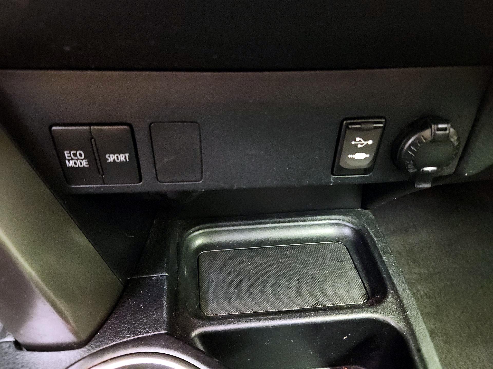 Thumbnail: 2018 Toyota RAV4 - 18