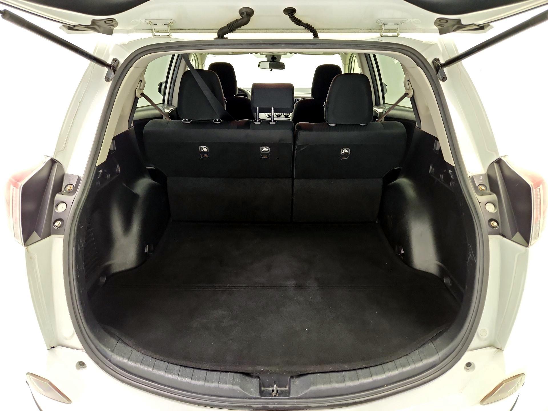 Thumbnail: 2018 Toyota RAV4 - 20