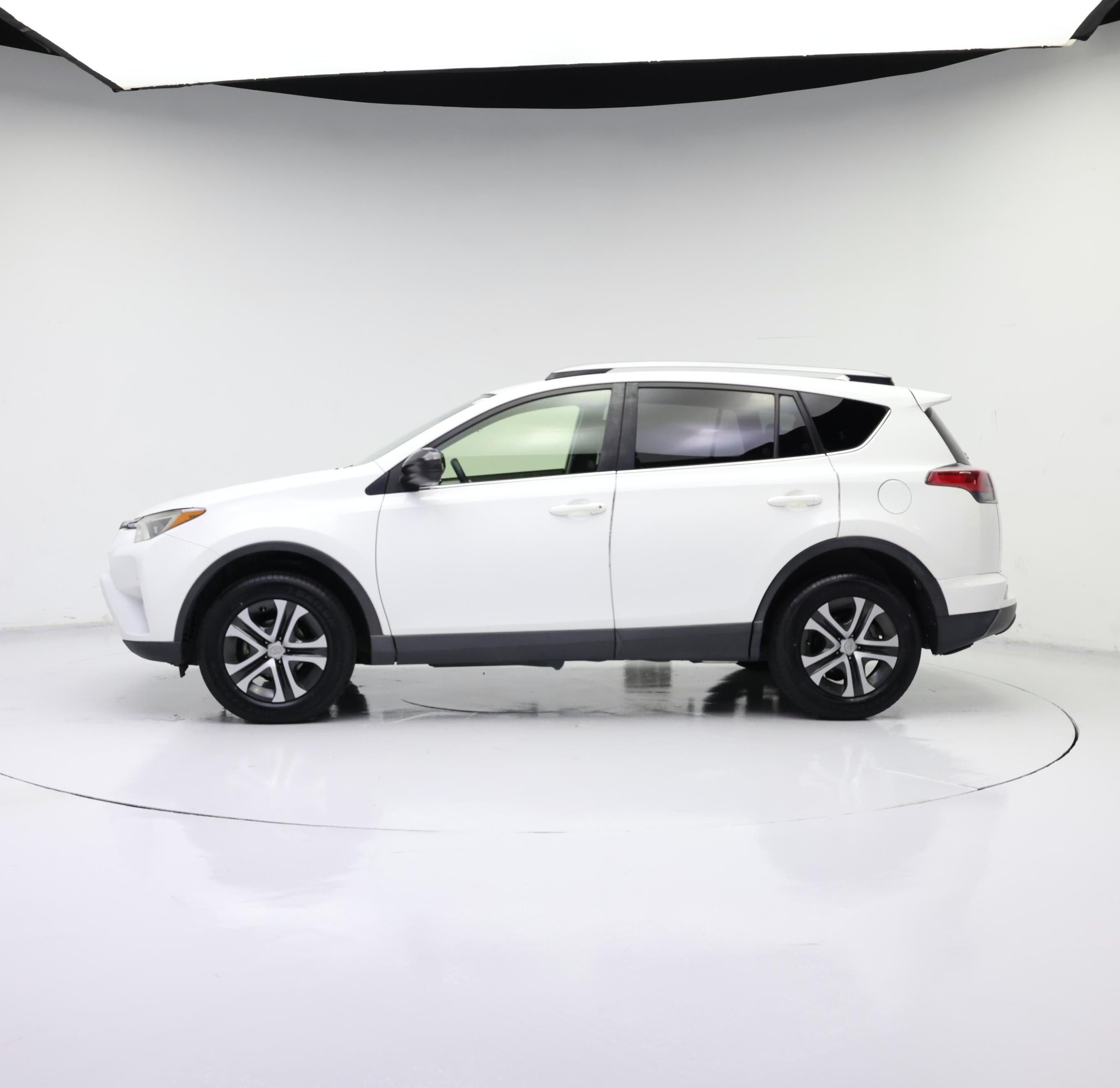 Thumbnail: 2018 Toyota RAV4 - 3