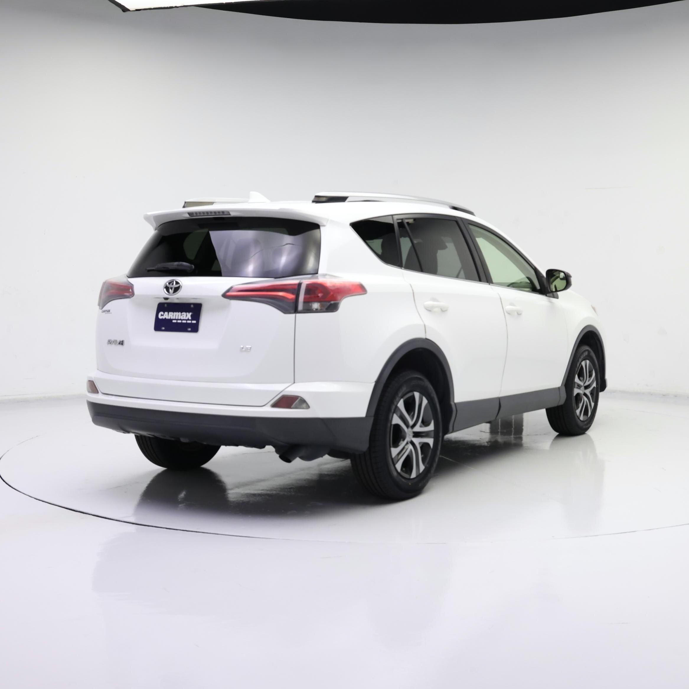 Thumbnail: 2018 Toyota RAV4 - 8