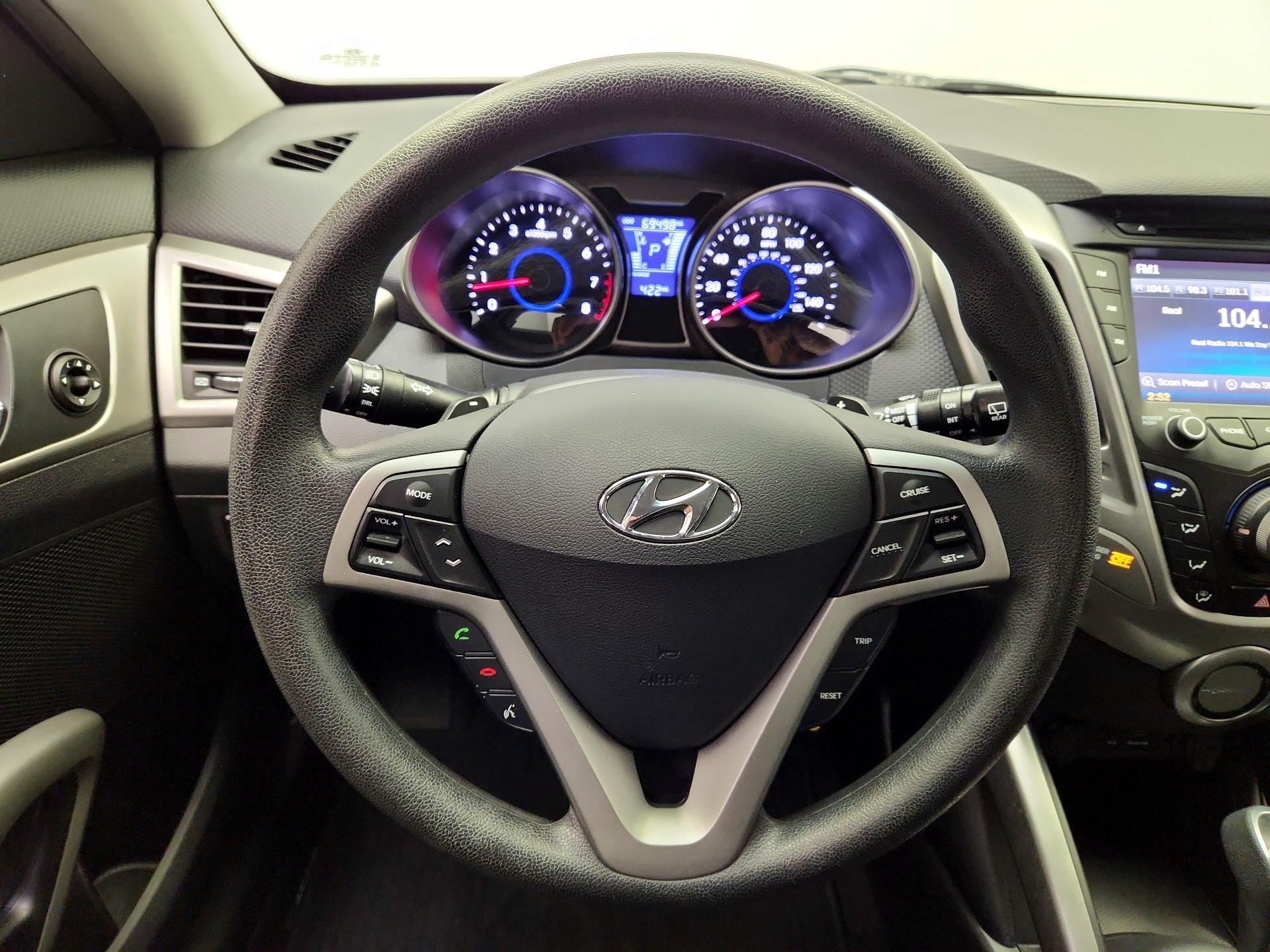 Thumbnail: 2015 Hyundai Veloster - 10