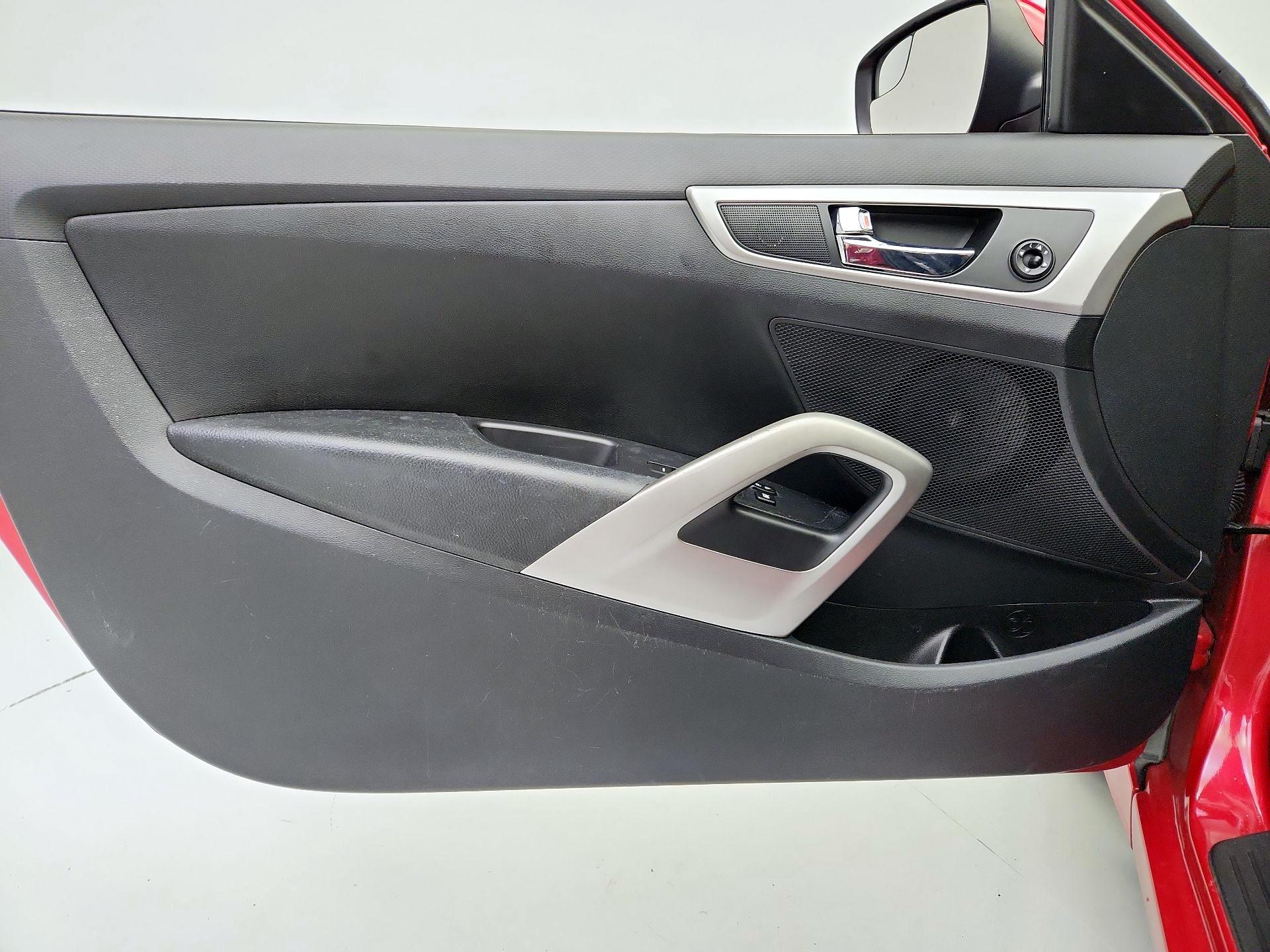 Thumbnail: 2015 Hyundai Veloster - 12