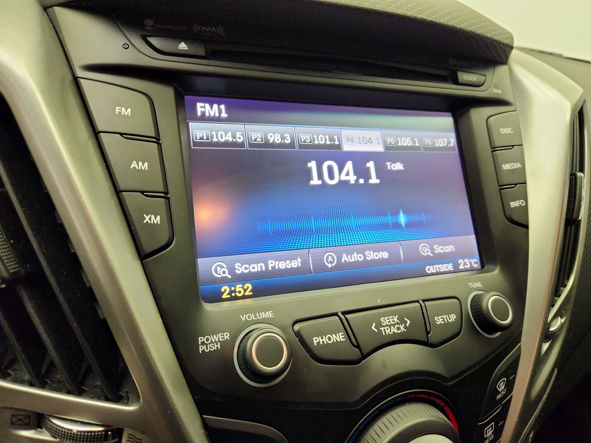 Thumbnail: 2015 Hyundai Veloster - 15