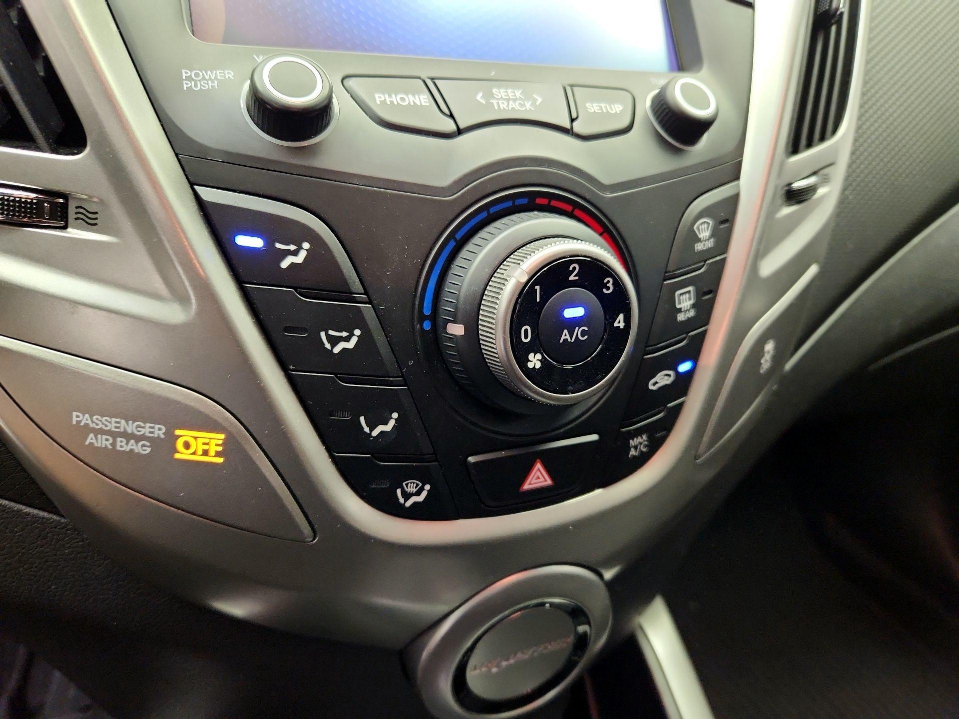 Thumbnail: 2015 Hyundai Veloster - 16