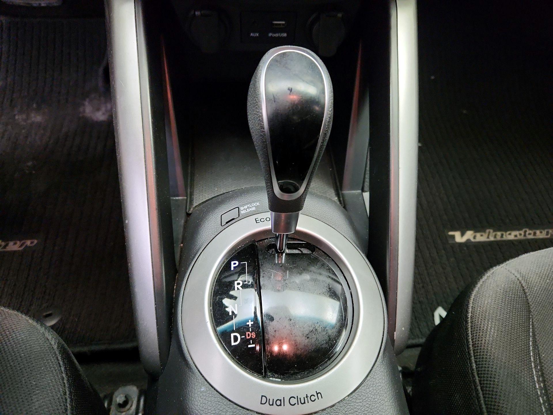 Thumbnail: 2015 Hyundai Veloster - 17
