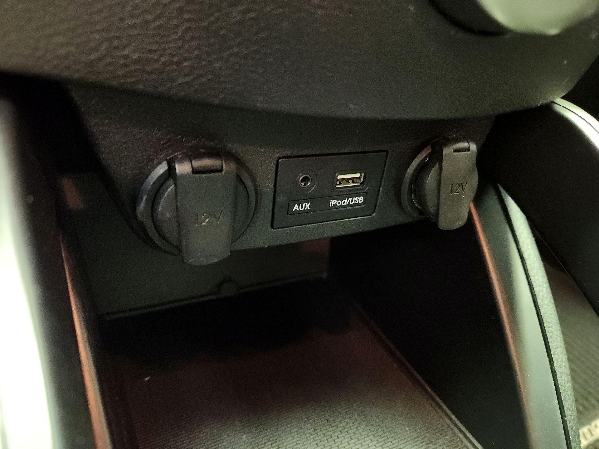 Thumbnail: 2015 Hyundai Veloster - 18