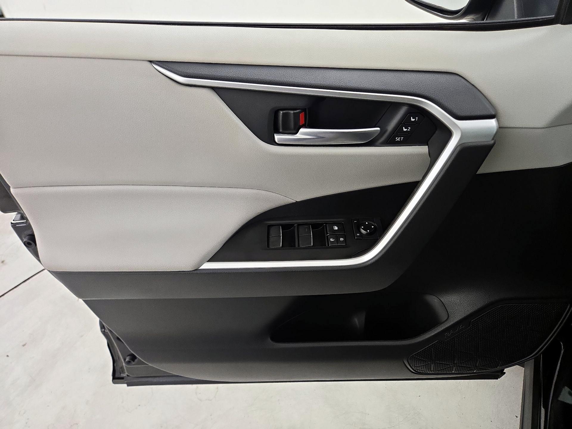 Thumbnail: 2021 Toyota RAV4 - 12