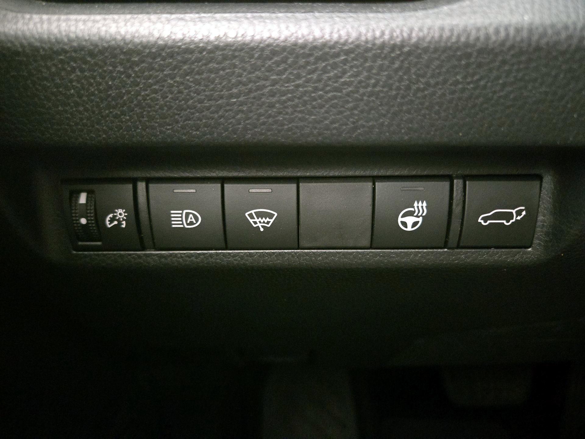 Thumbnail: 2021 Toyota RAV4 - 13