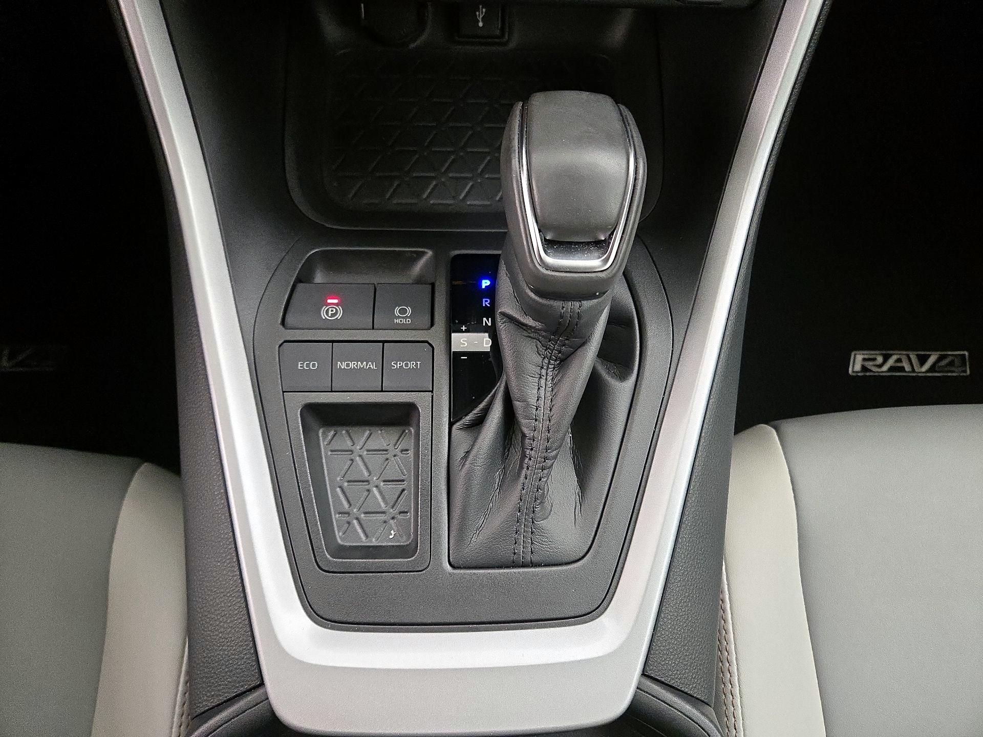 Thumbnail: 2021 Toyota RAV4 - 17