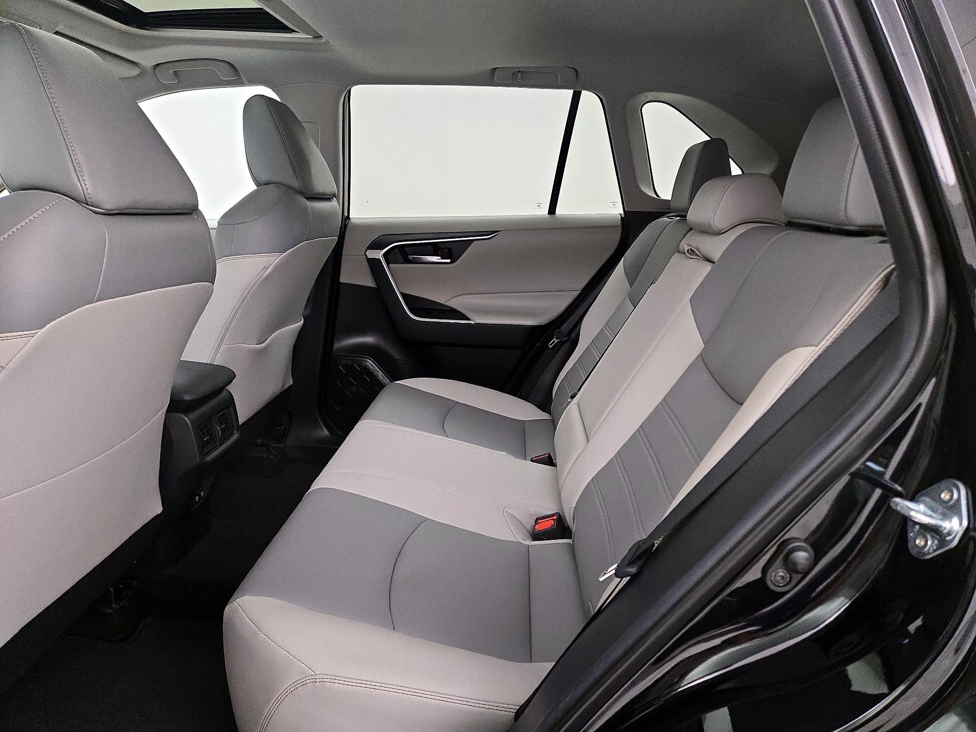 Thumbnail: 2021 Toyota RAV4 - 20