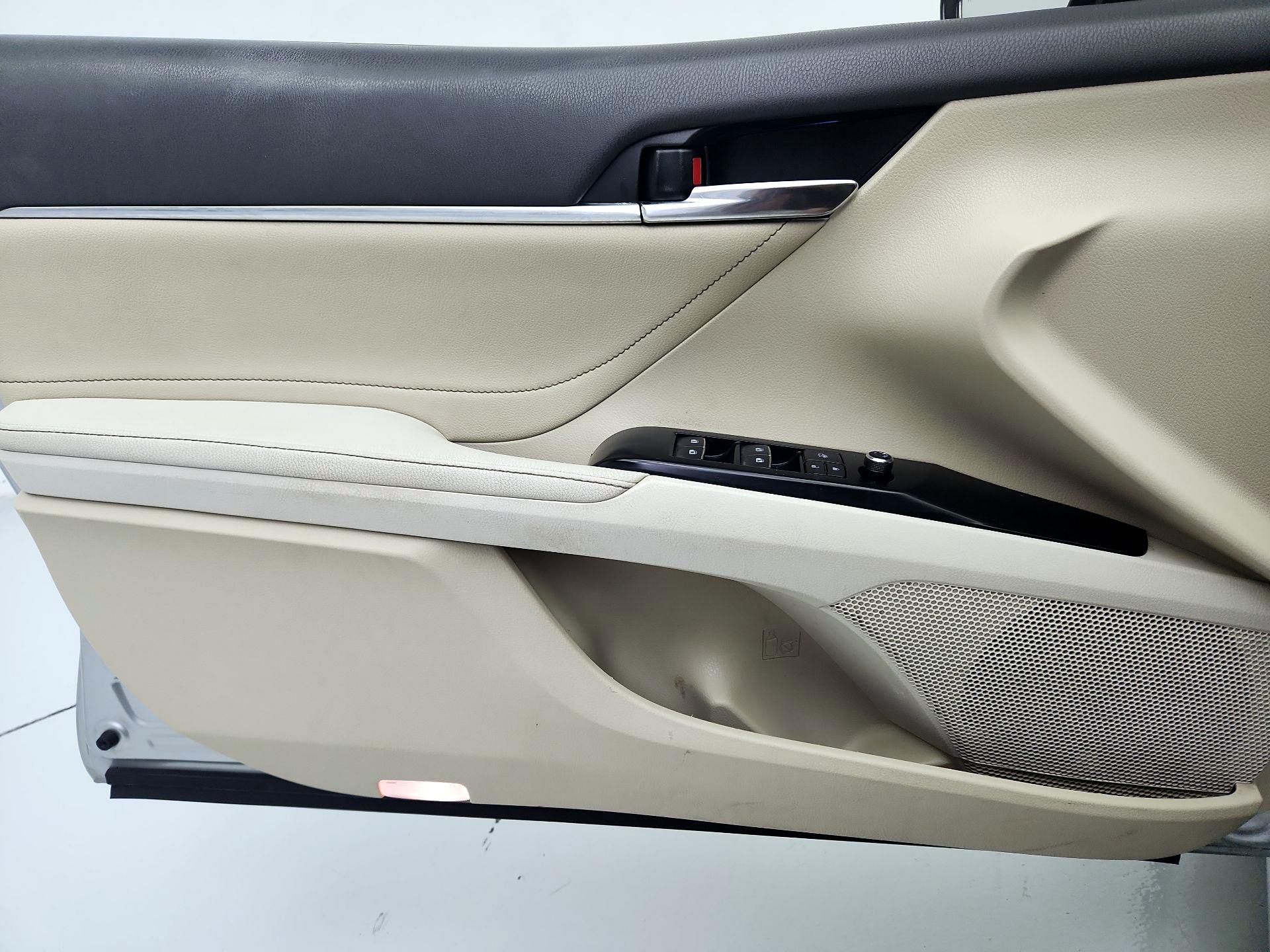 Thumbnail: 2018 Toyota Camry - 12