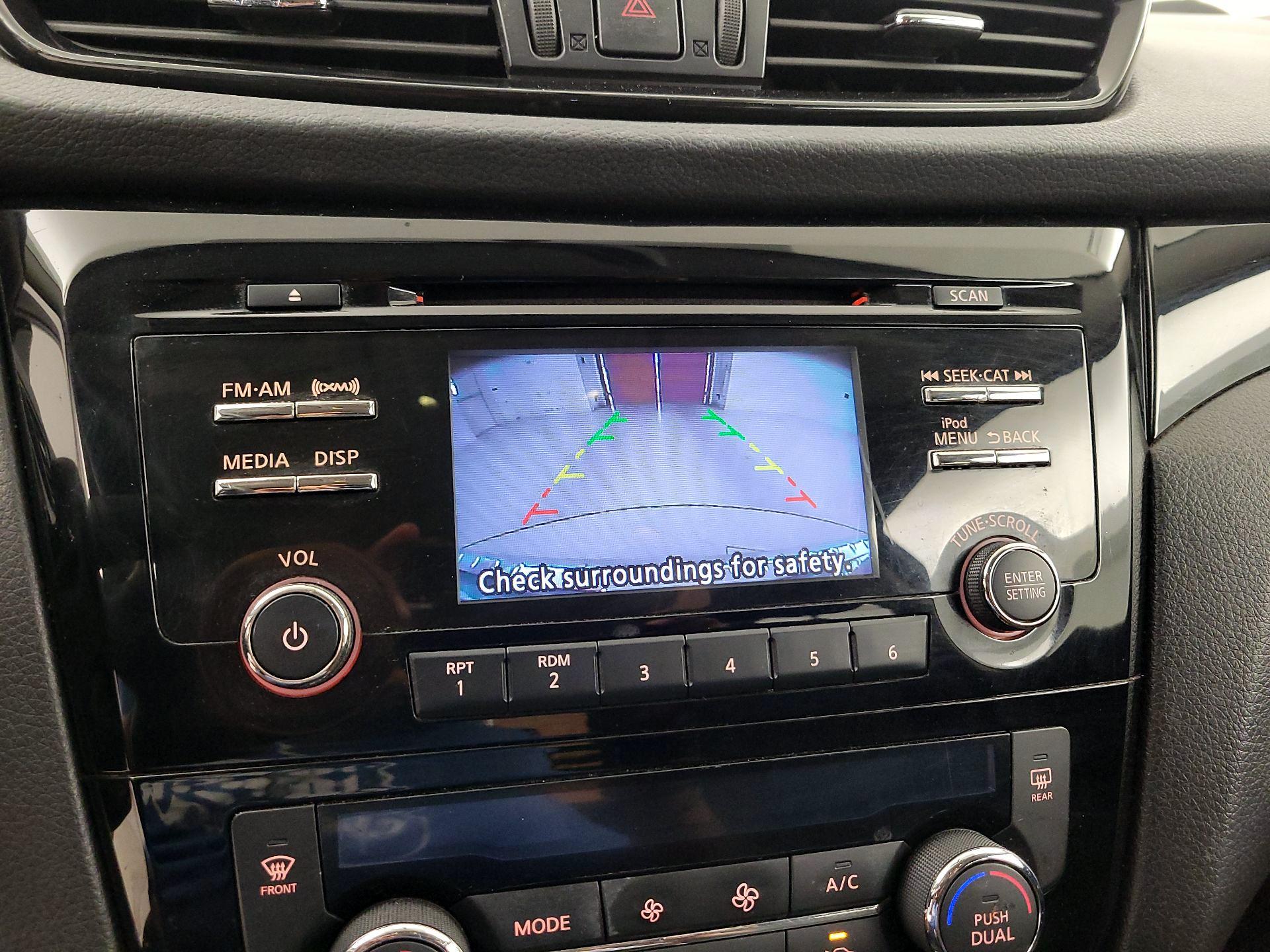 Thumbnail: 2017 Nissan Rogue Sport - 14