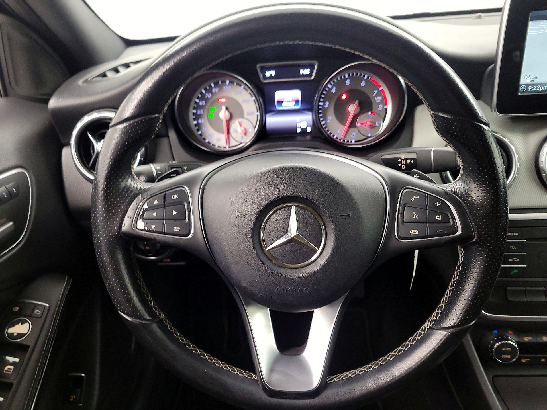 Thumbnail: 2016 Mercedes-Benz GLA - 10