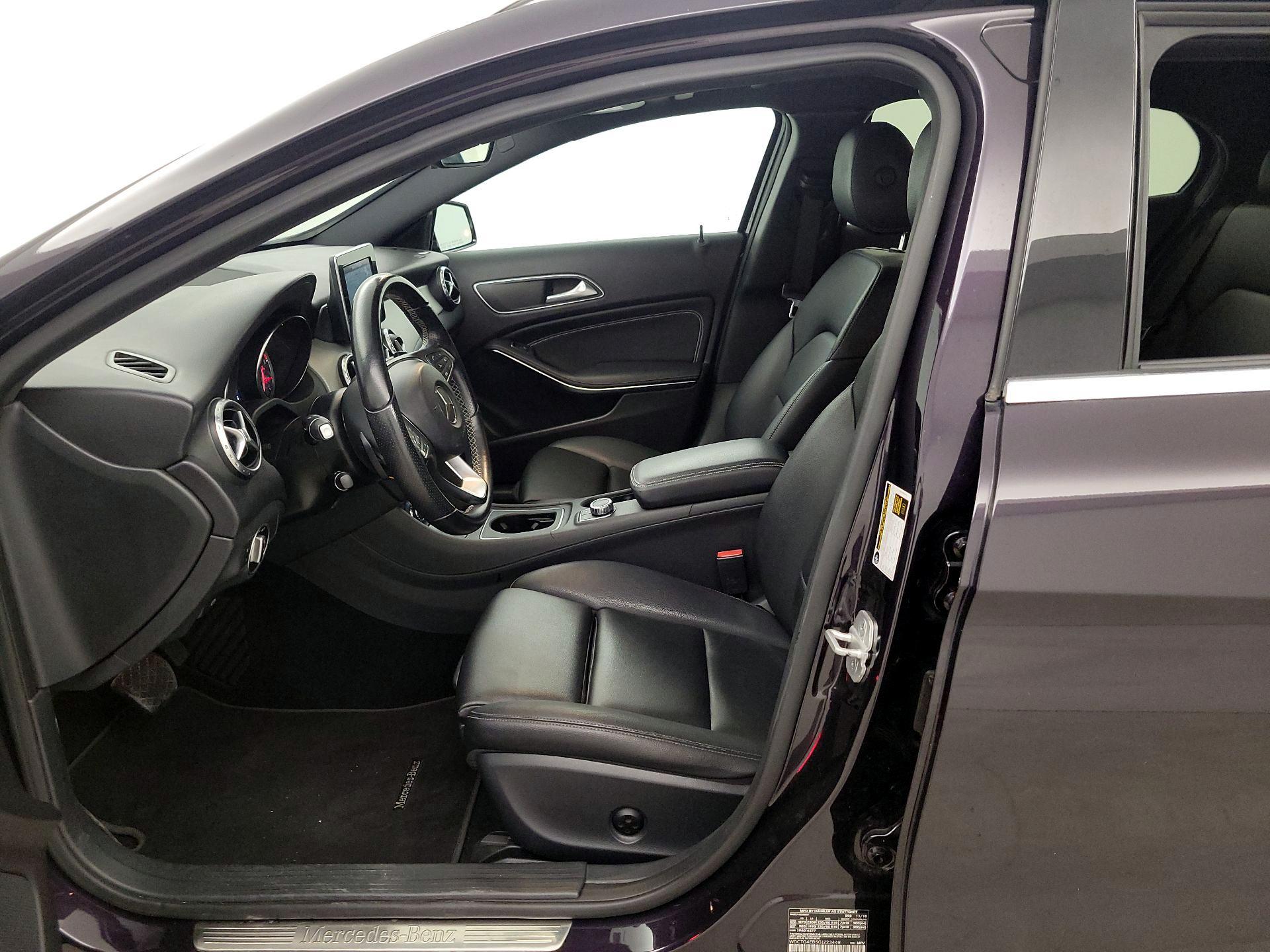 Thumbnail: 2016 Mercedes-Benz GLA - 11