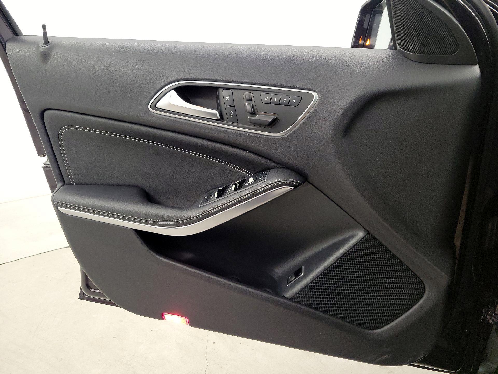 Thumbnail: 2016 Mercedes-Benz GLA - 12