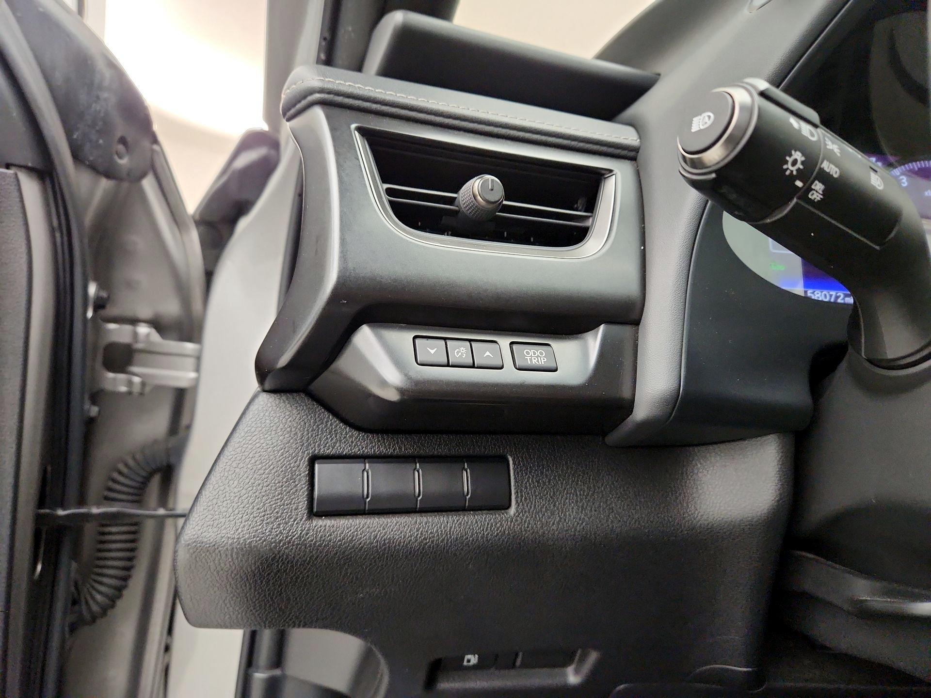 Thumbnail: 2022 Lexus UX - 14