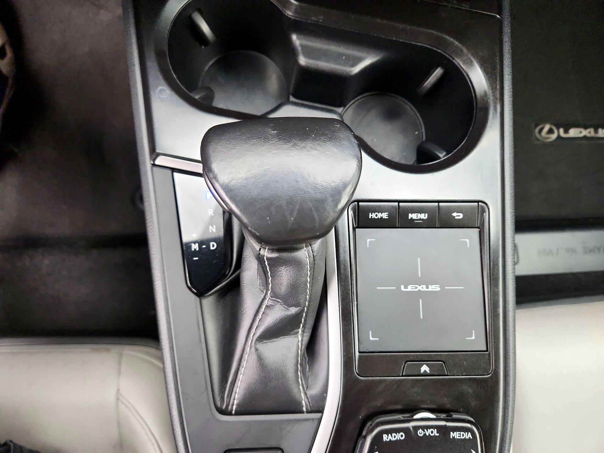 Thumbnail: 2022 Lexus UX - 17