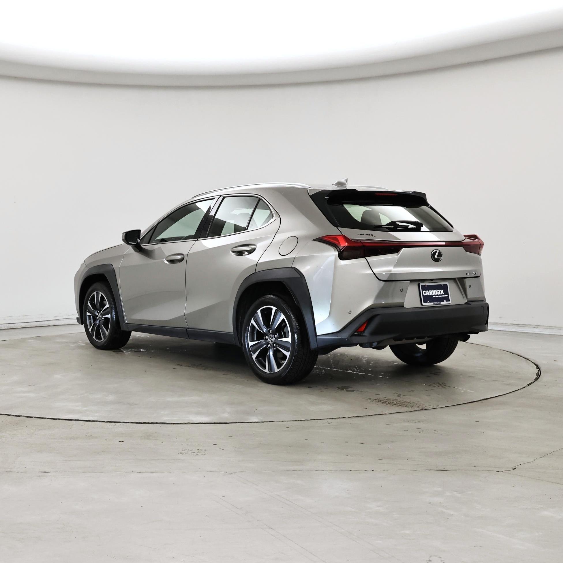 Thumbnail: 2022 Lexus UX - 2