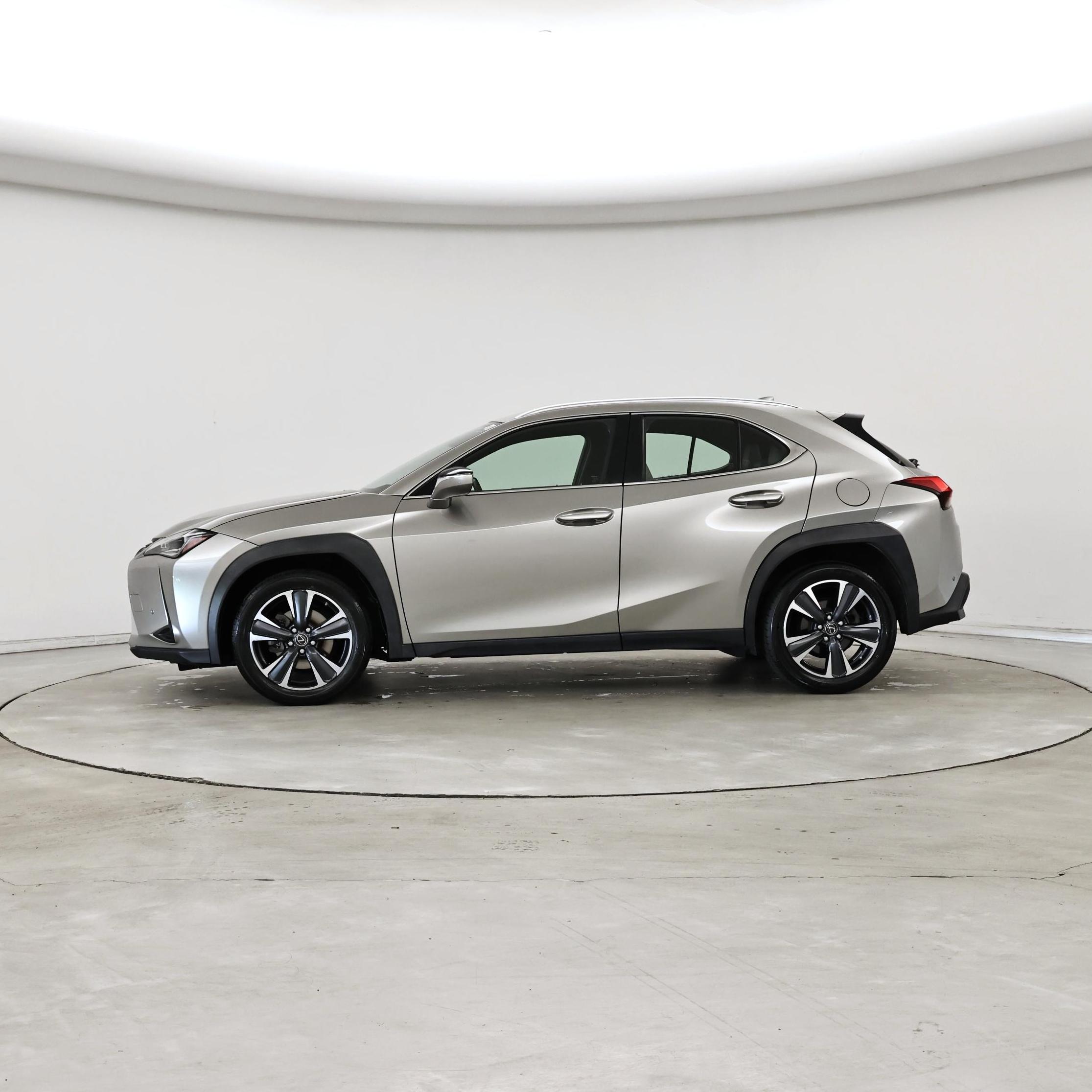 Thumbnail: 2022 Lexus UX - 3