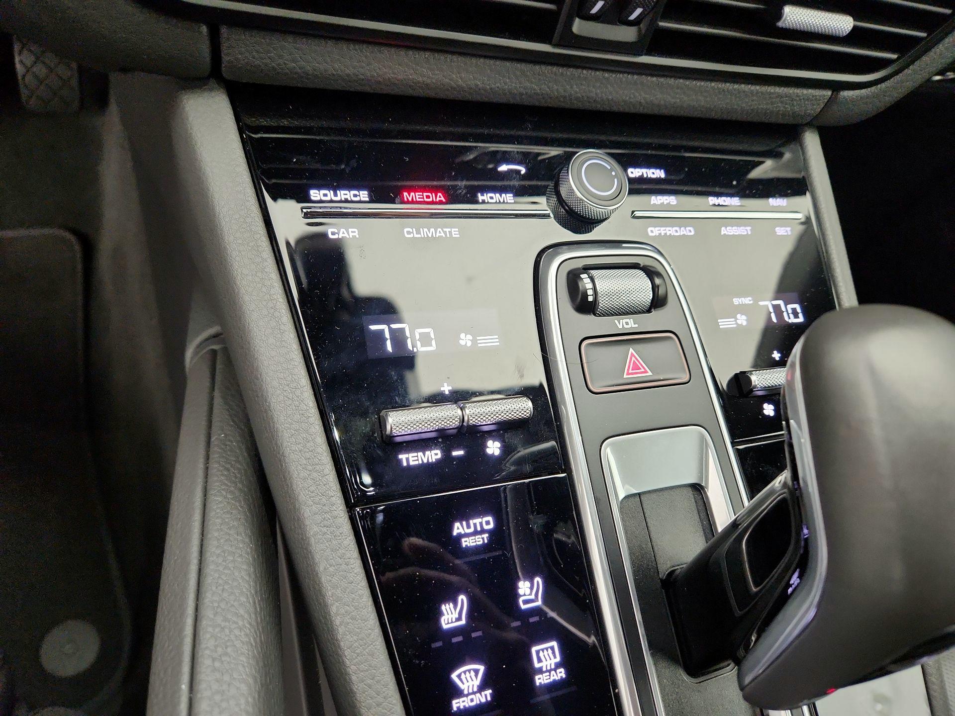 Thumbnail: 2020 Porsche Cayenne - 17