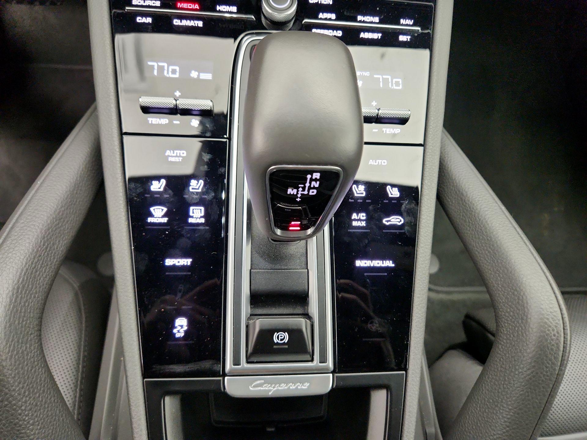 Thumbnail: 2020 Porsche Cayenne - 18