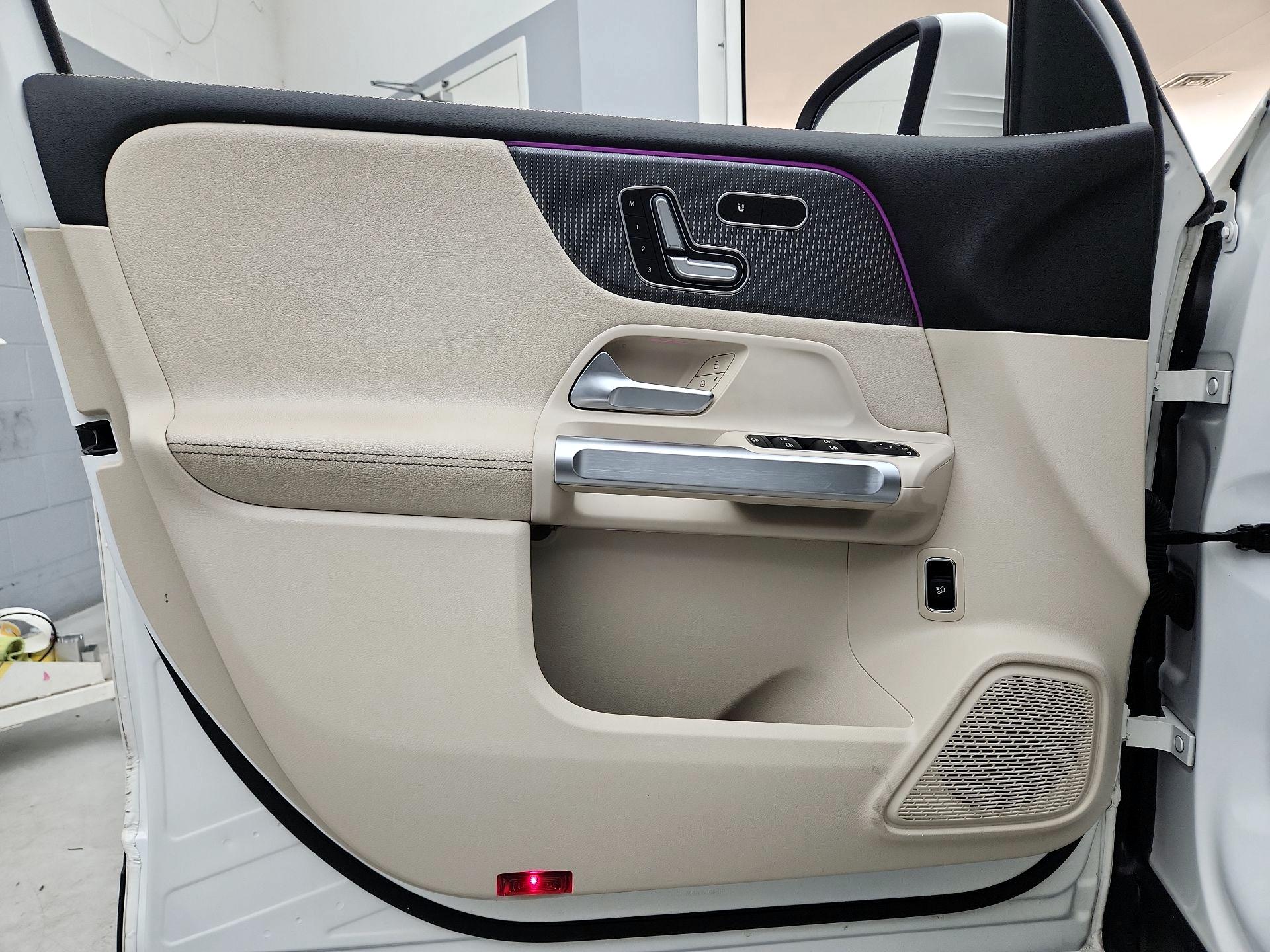 Thumbnail: 2021 Mercedes-Benz GLB - 12