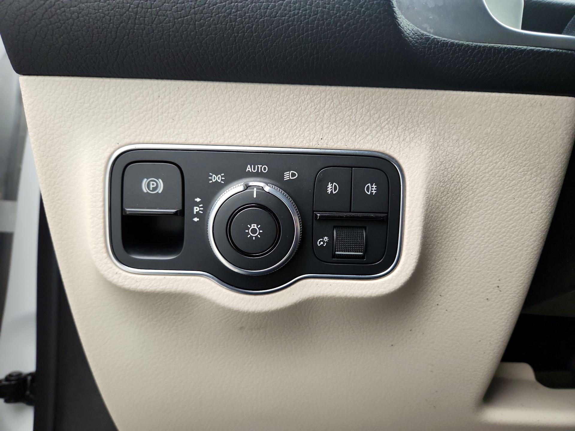 Thumbnail: 2021 Mercedes-Benz GLB - 13