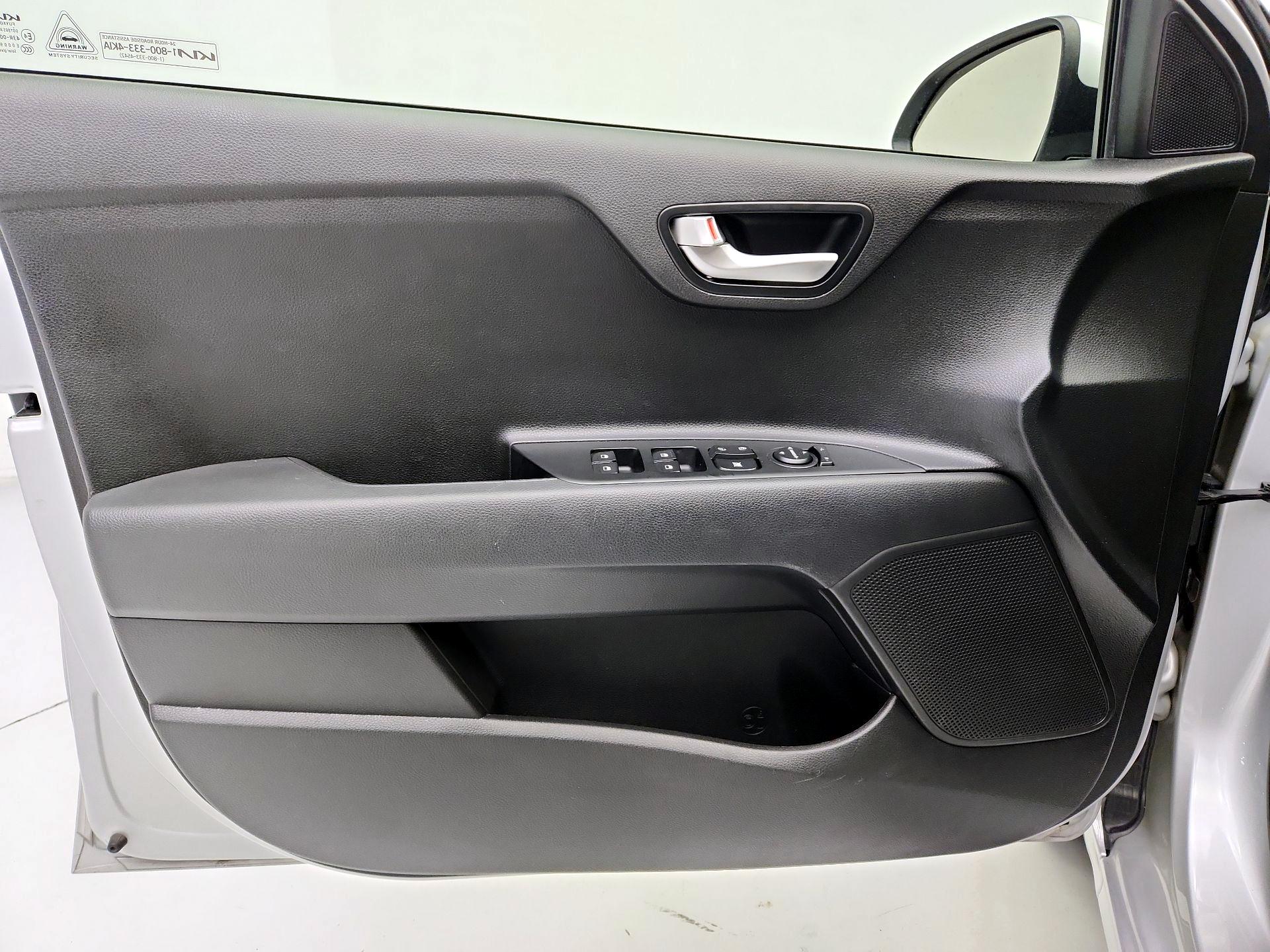 Thumbnail: 2023 Kia Rio - 12