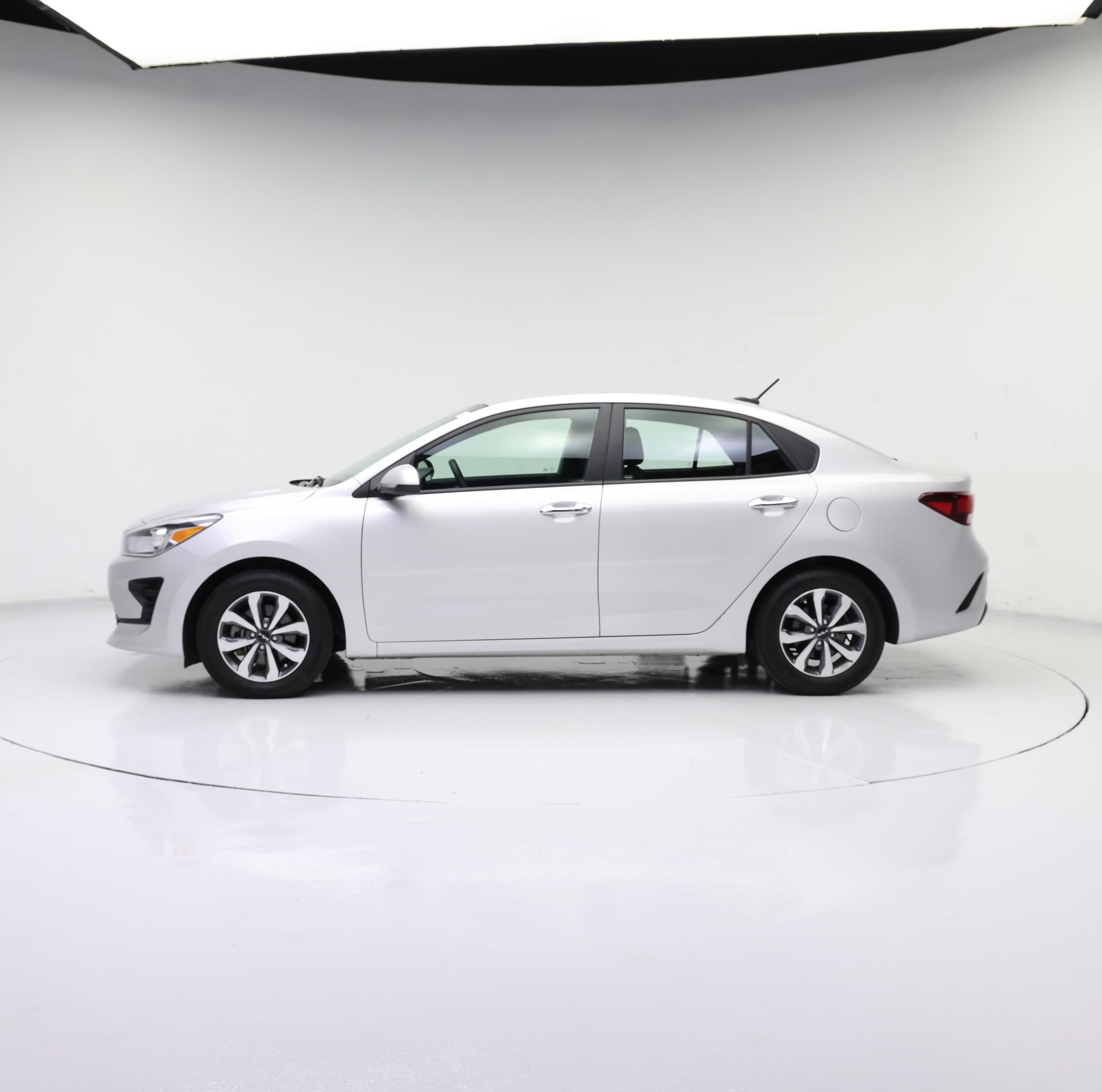 Thumbnail: 2023 Kia Rio - 3