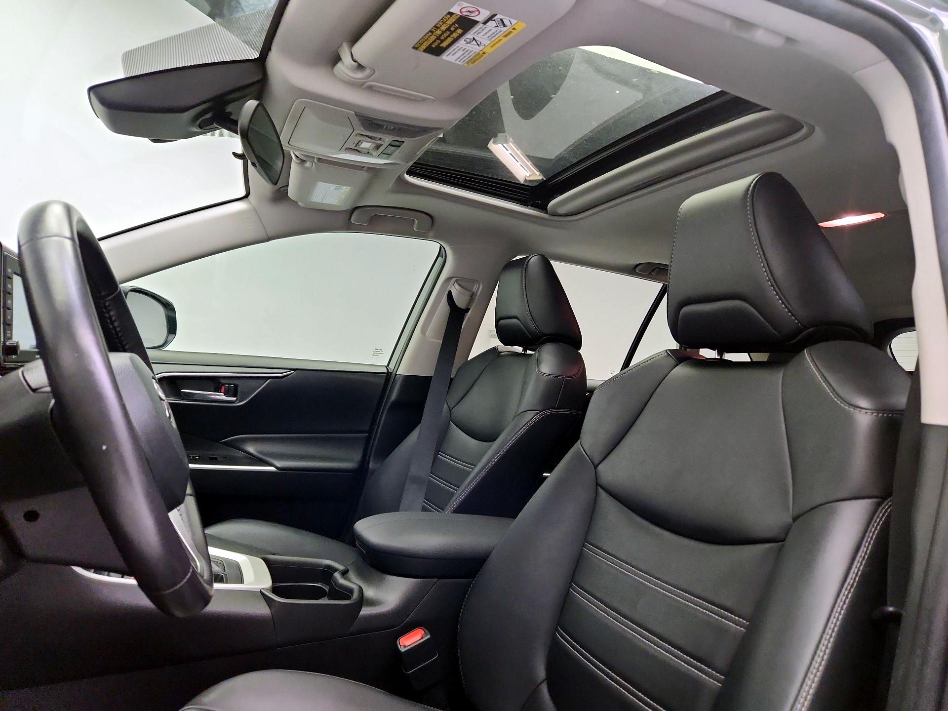 Thumbnail: 2020 Toyota RAV4 - 19