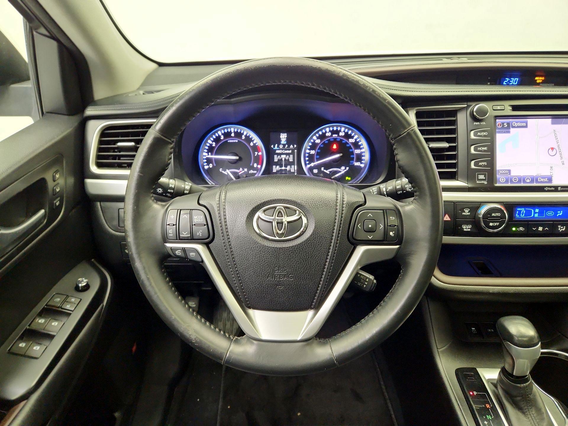 Thumbnail: 2015 Toyota Highlander - 10