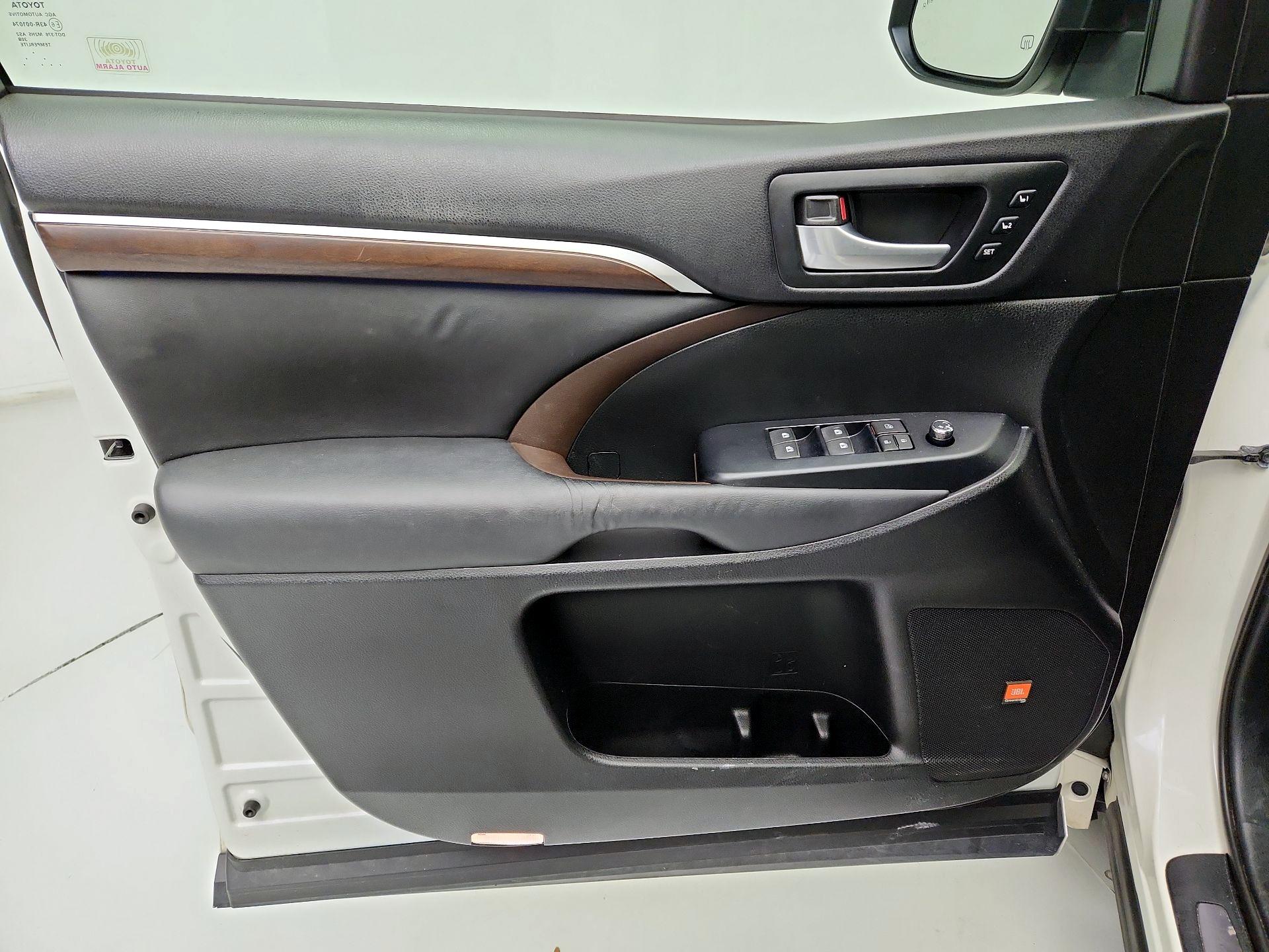 Thumbnail: 2015 Toyota Highlander - 12