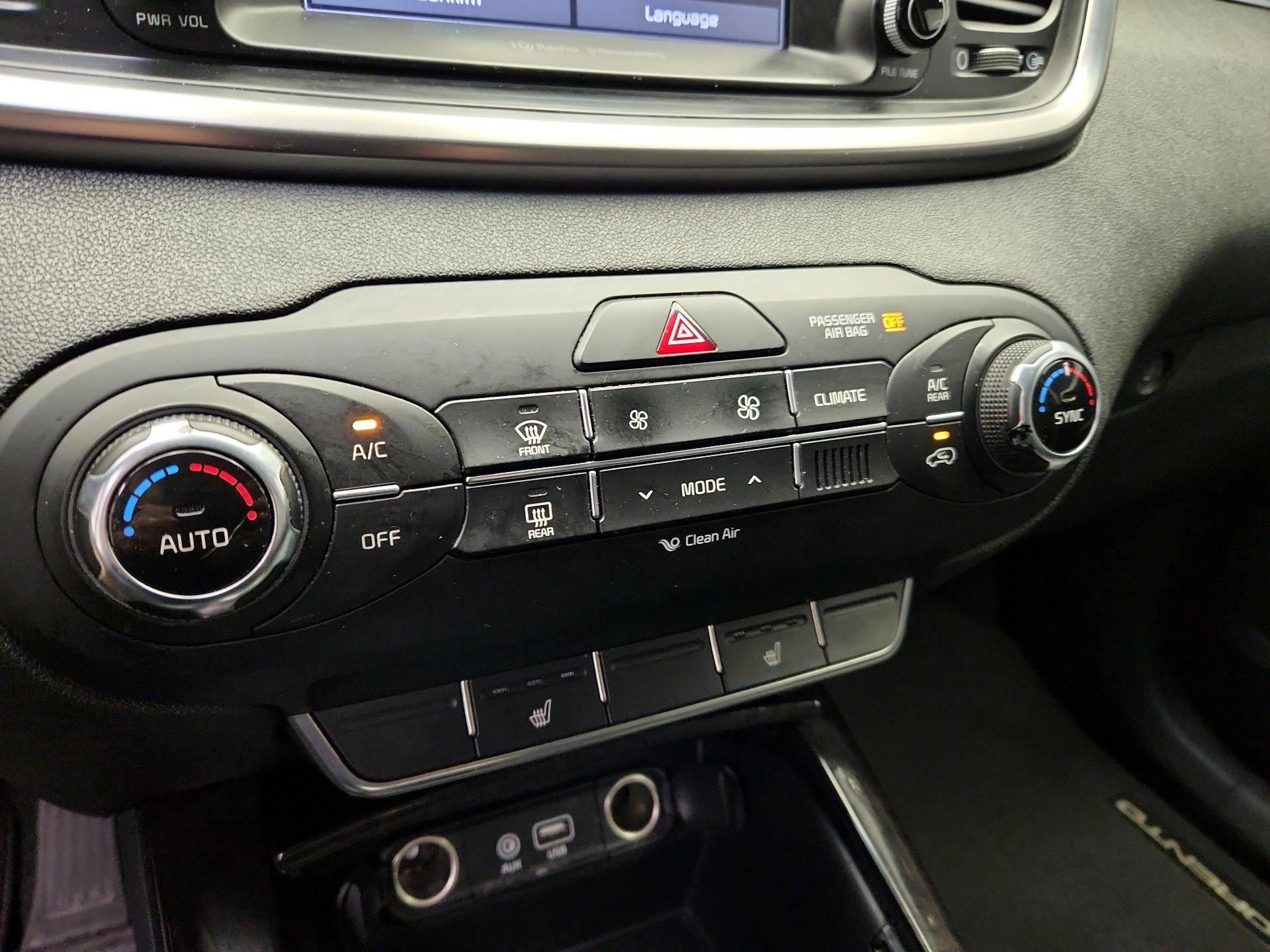 Thumbnail: 2018 Kia Sorento - 16