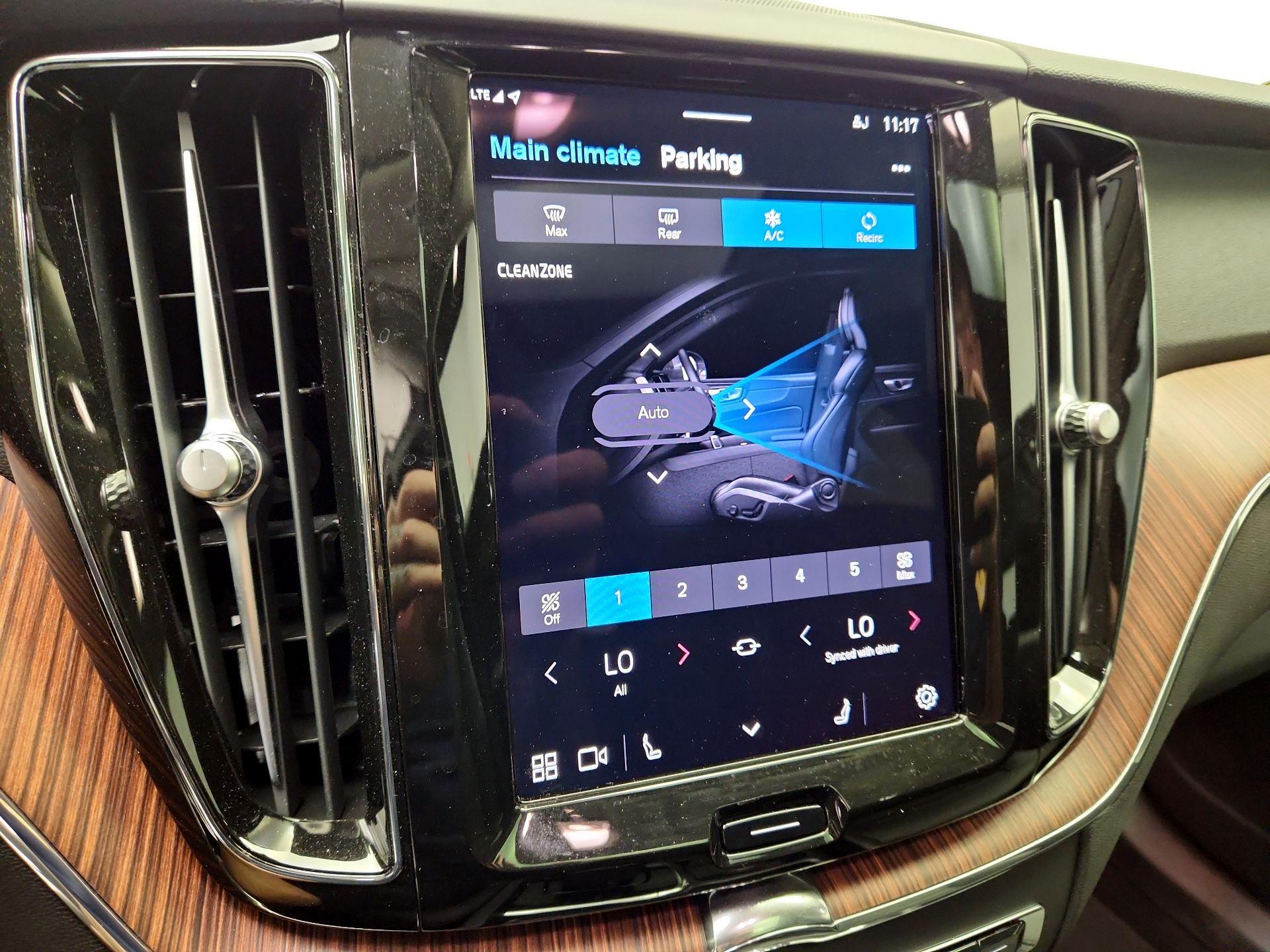 Thumbnail: 2024 Volvo XC60 - 17