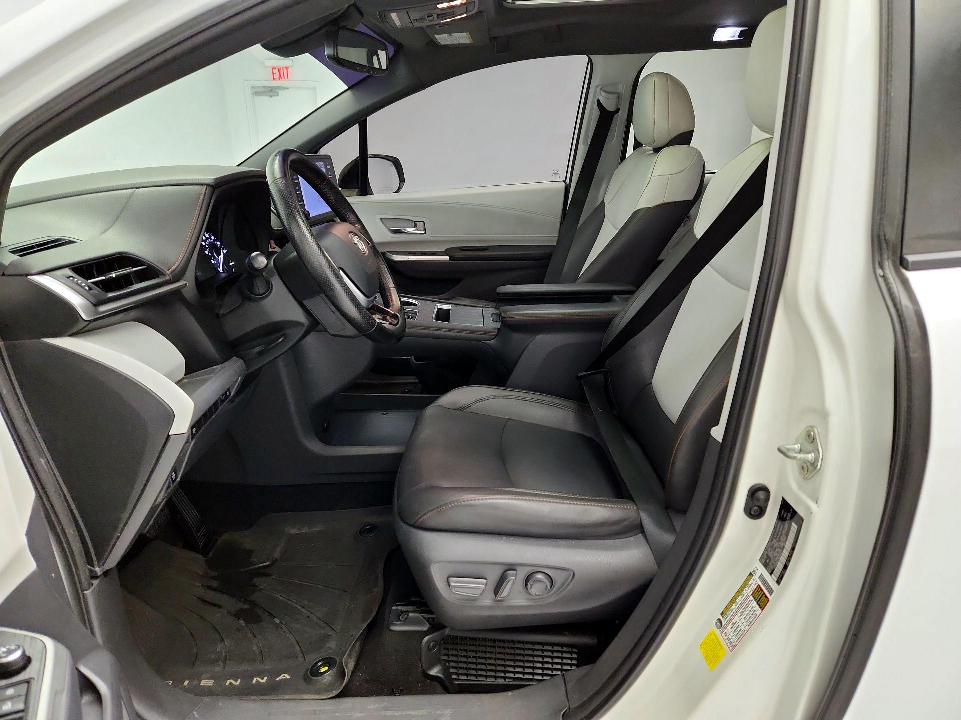 Thumbnail: 2021 Toyota Sienna - 11