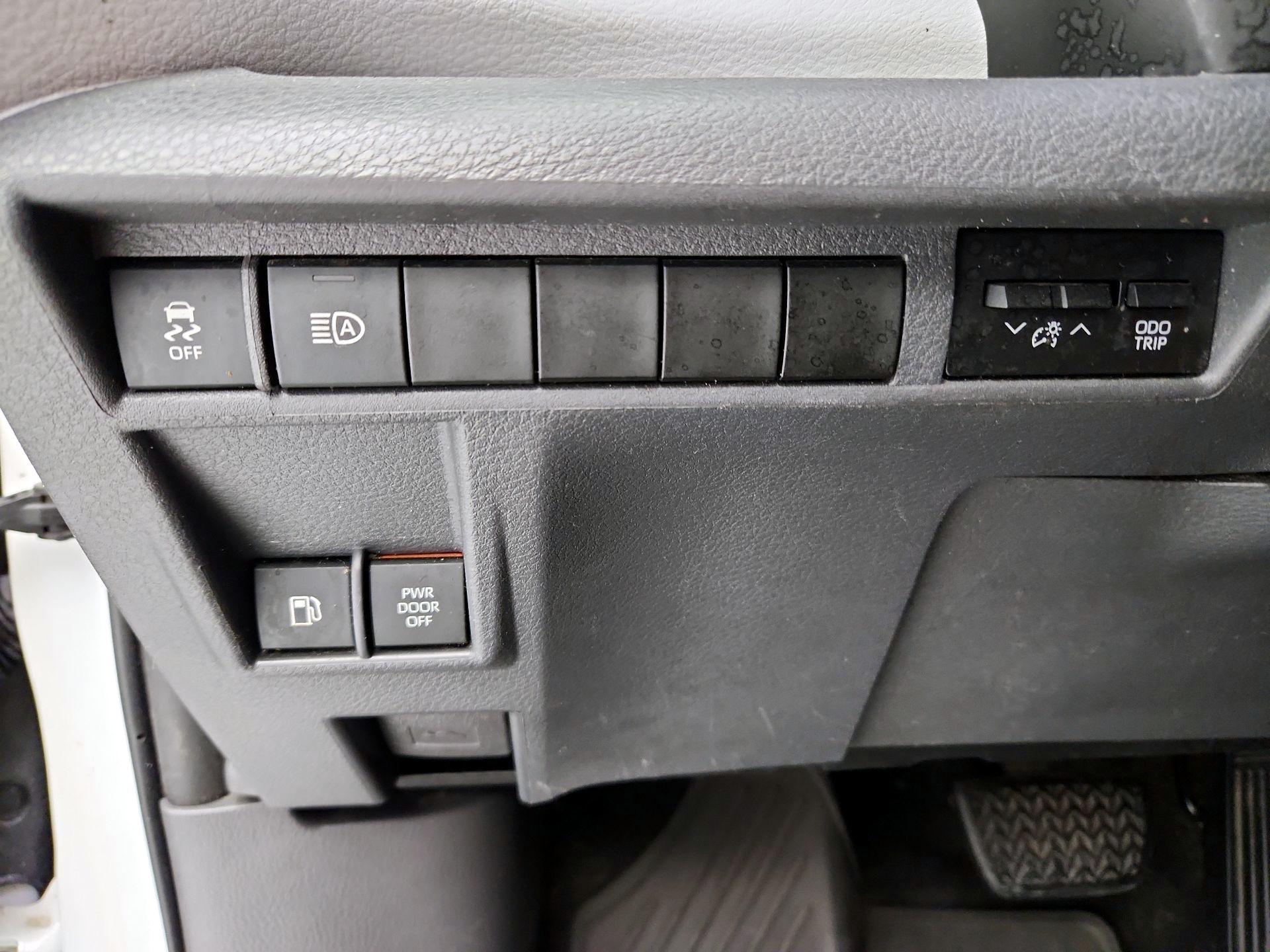 Thumbnail: 2021 Toyota Sienna - 13