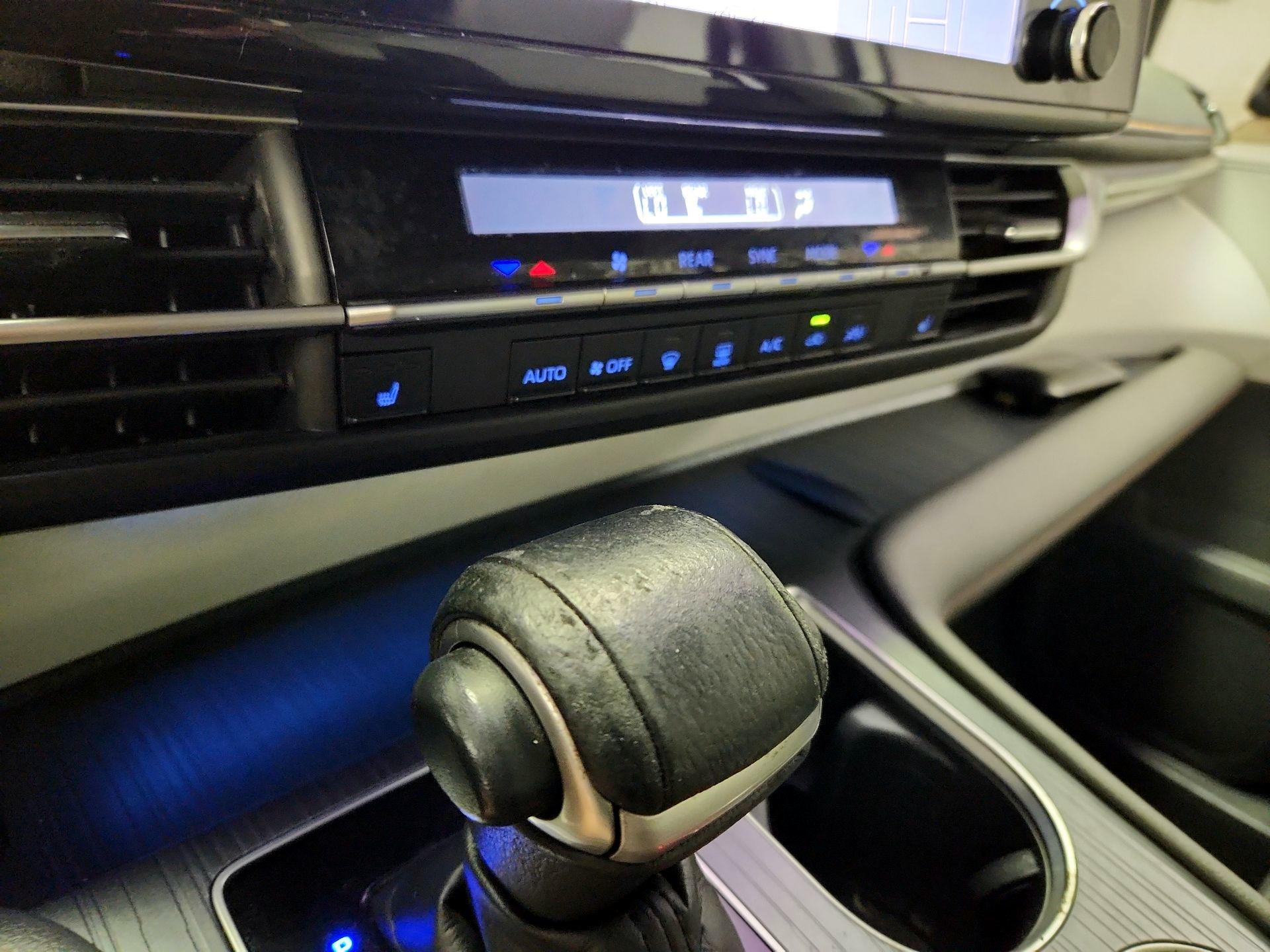 Thumbnail: 2021 Toyota Sienna - 17