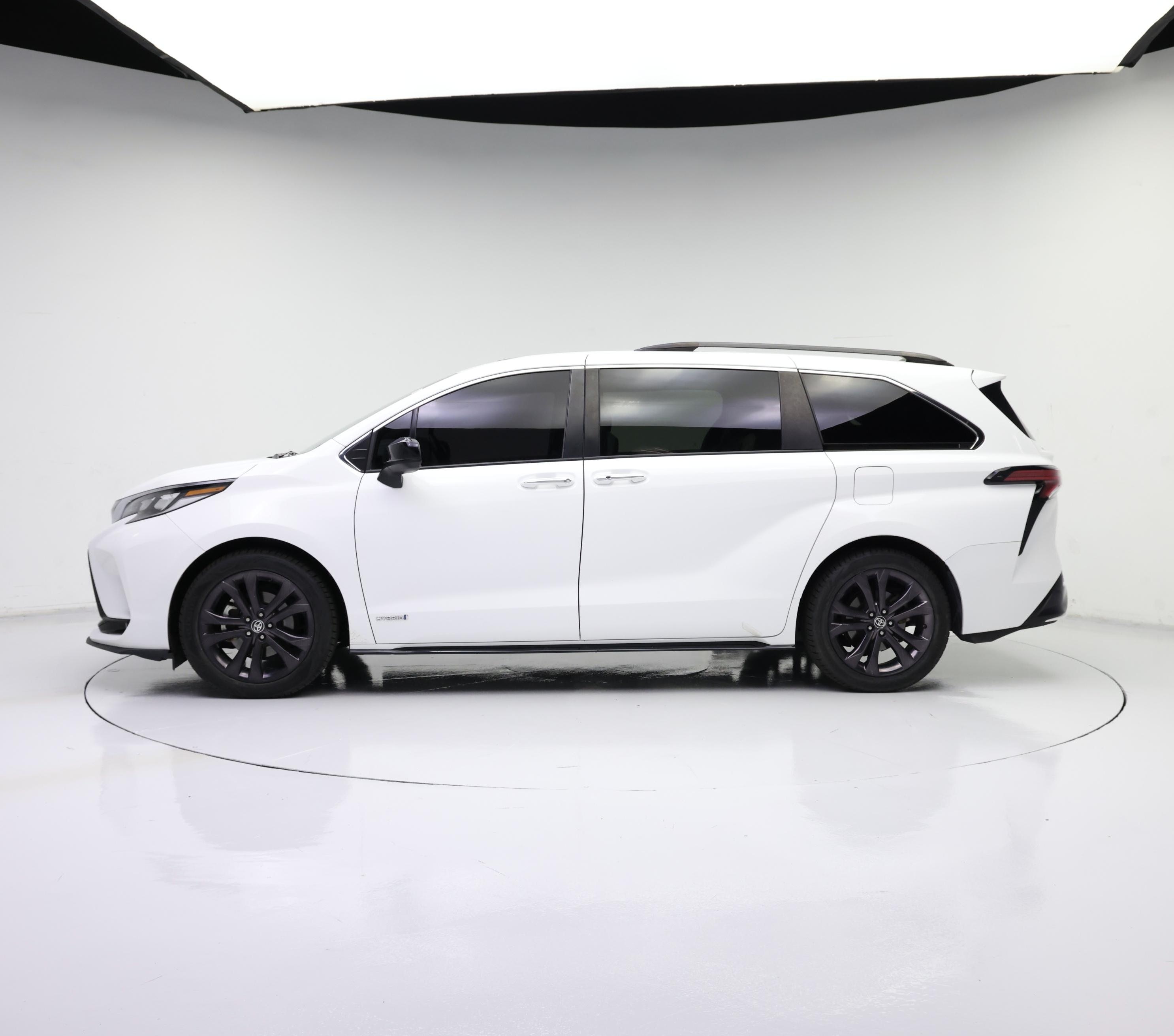 Thumbnail: 2021 Toyota Sienna - 3