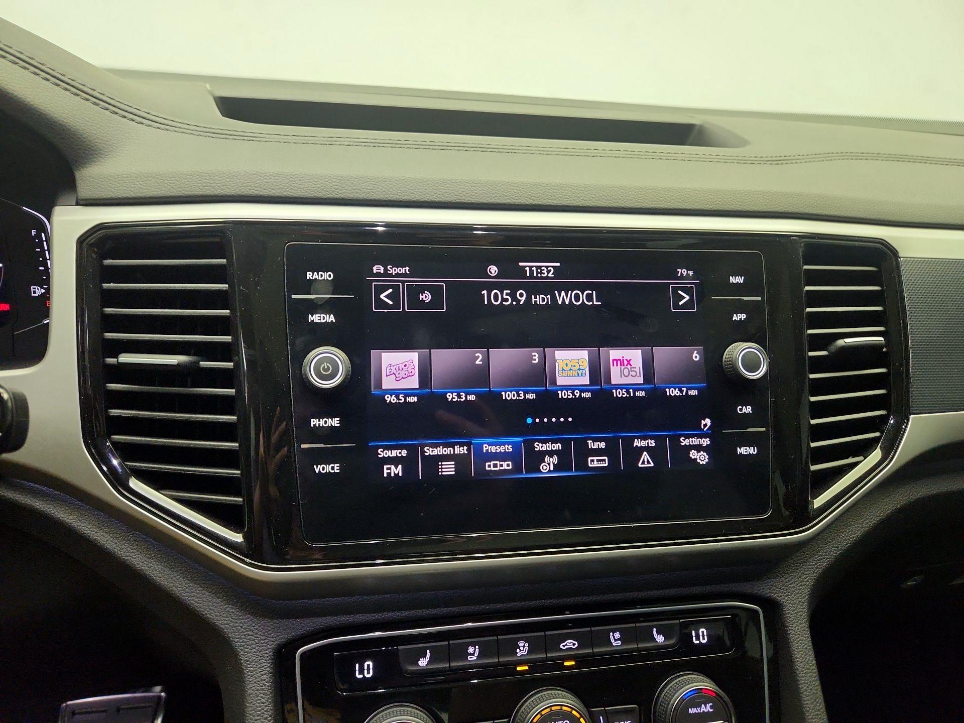 Thumbnail: 2022 Volkswagen Atlas - 16