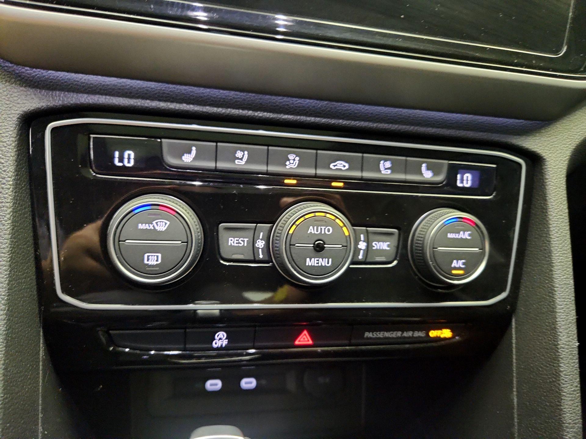 Thumbnail: 2022 Volkswagen Atlas - 17