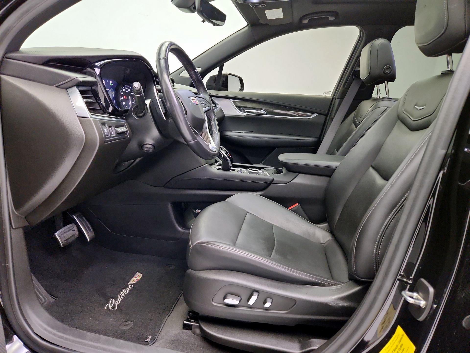 Thumbnail: 2022 Cadillac XT6 - 11