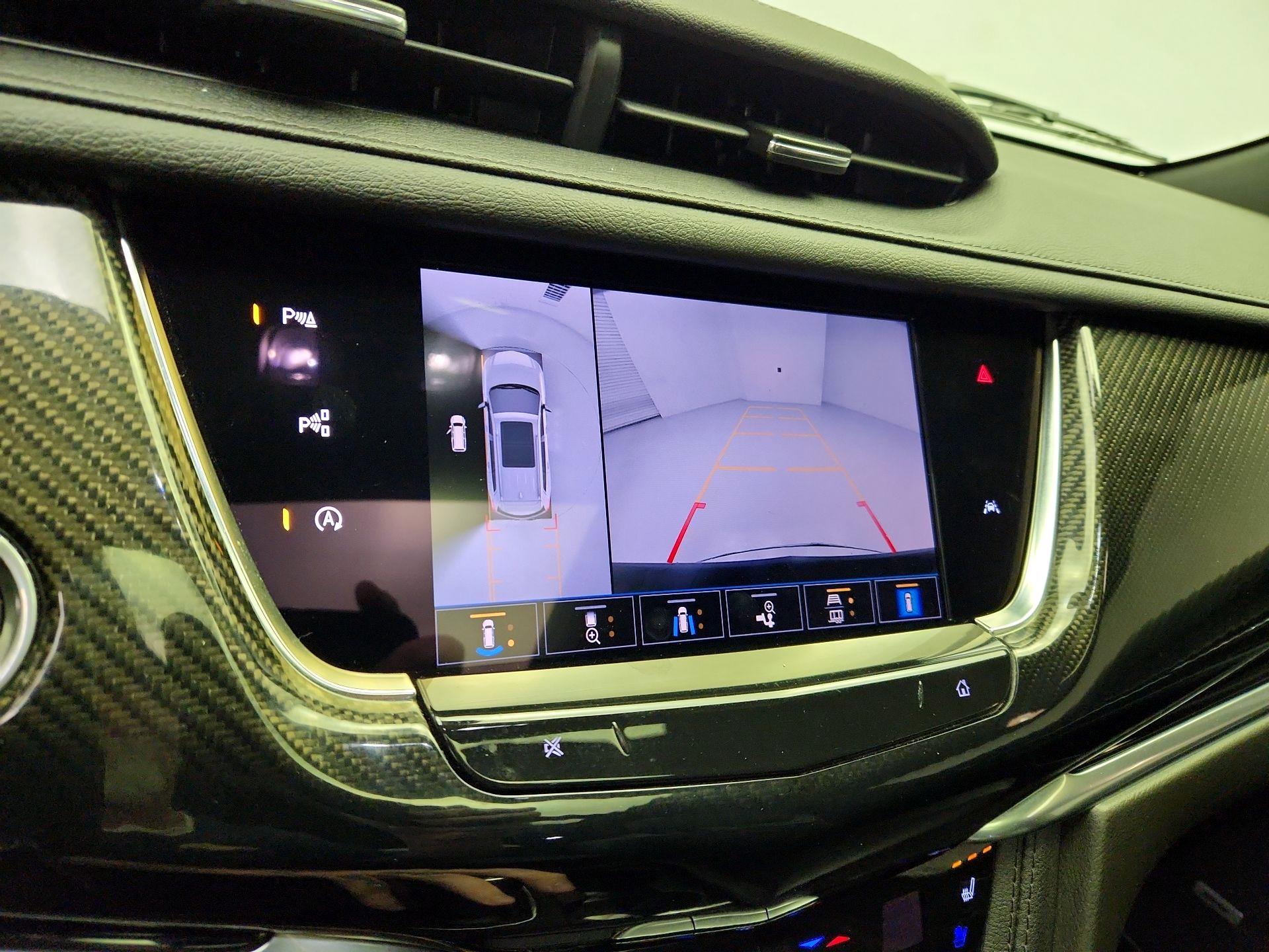 Thumbnail: 2022 Cadillac XT6 - 15