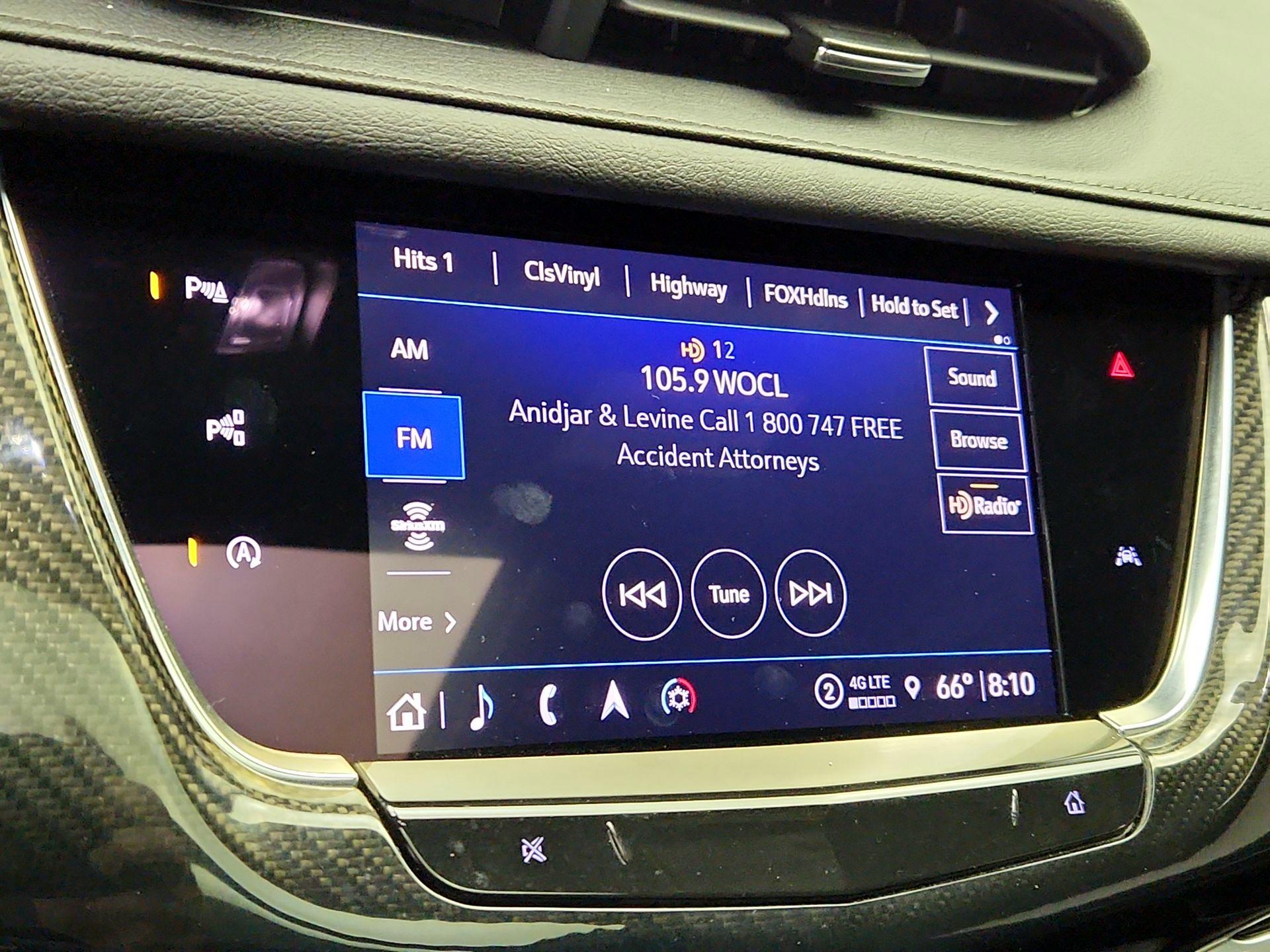 Thumbnail: 2022 Cadillac XT6 - 16