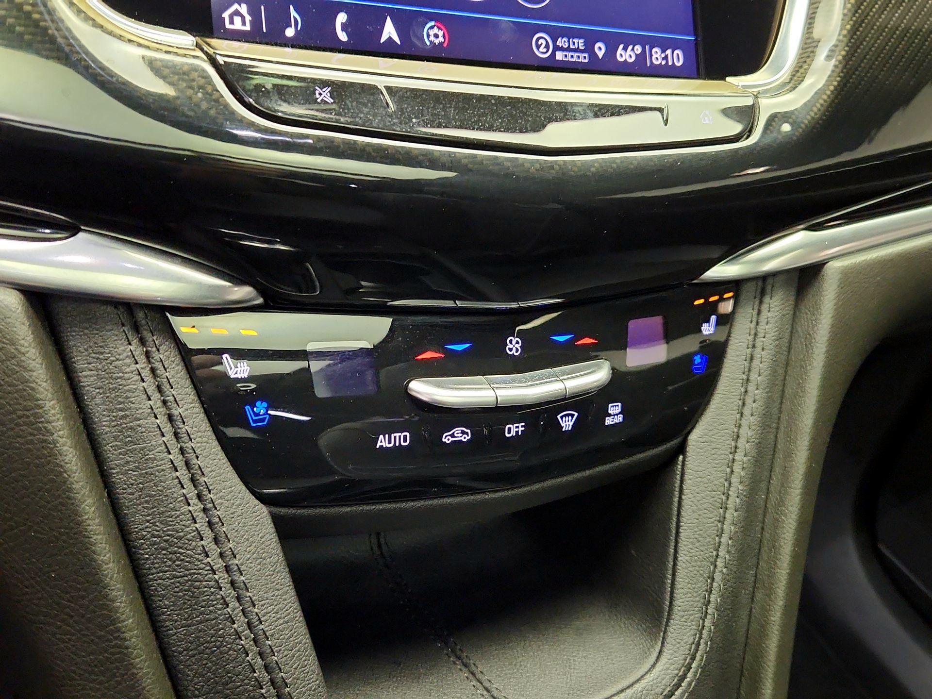 Thumbnail: 2022 Cadillac XT6 - 17