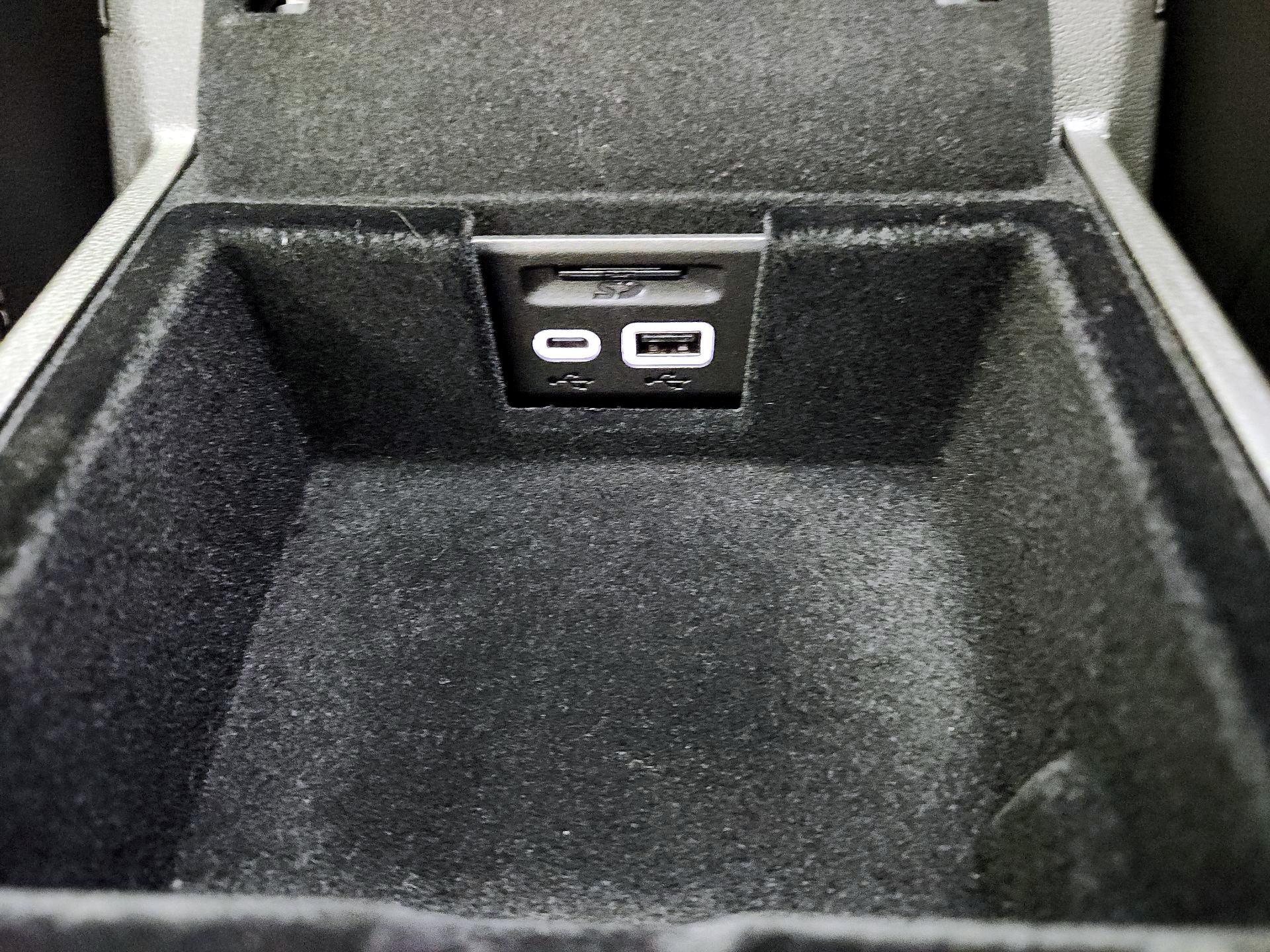 Thumbnail: 2022 Cadillac XT6 - 19