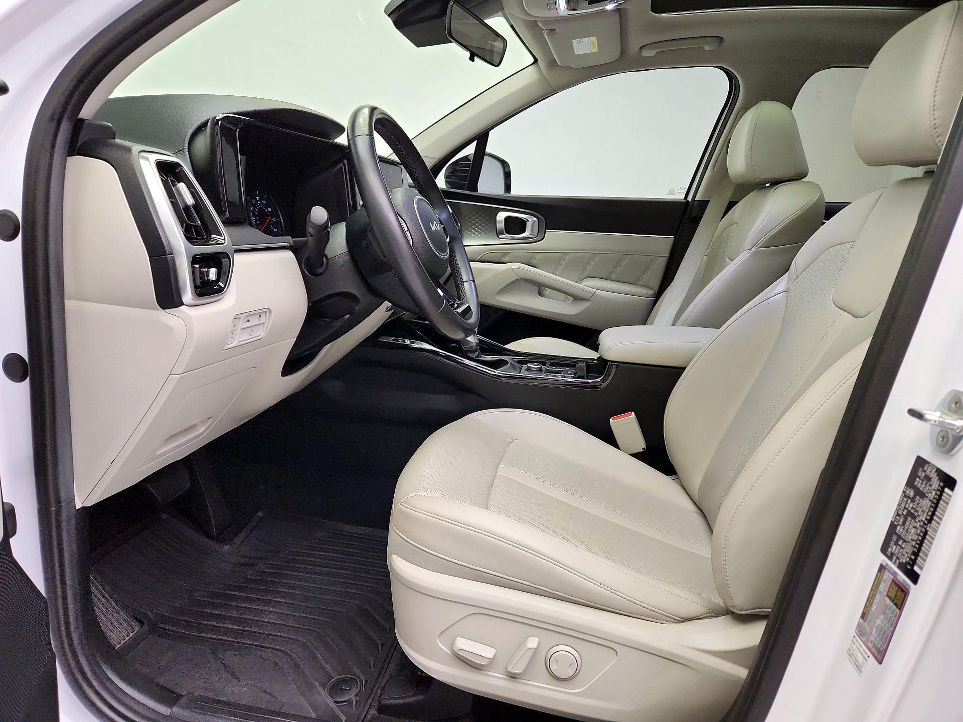 Thumbnail: 2022 Kia Sorento - 11