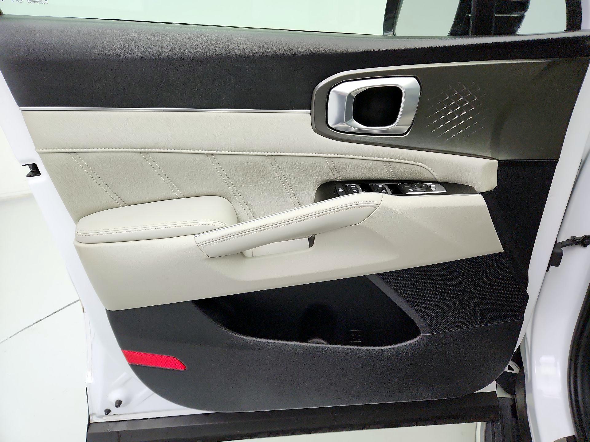 Thumbnail: 2022 Kia Sorento - 12