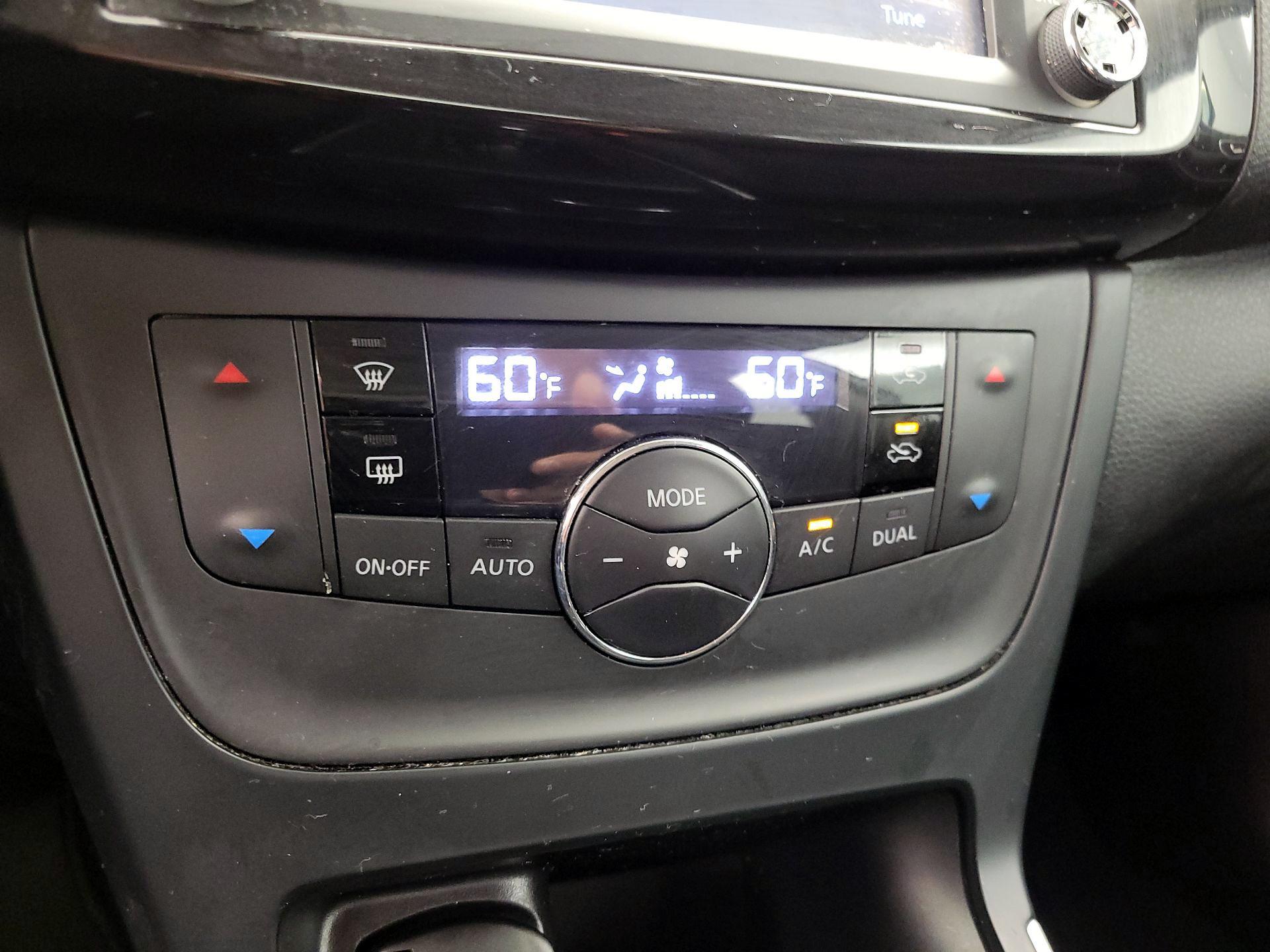 Thumbnail: 2018 Nissan Sentra - 17