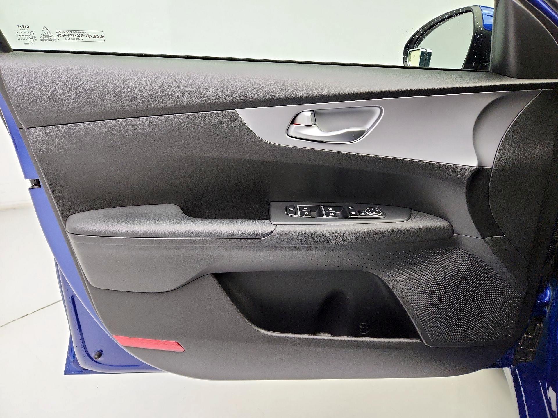 Thumbnail: 2023 Kia Forte - 12