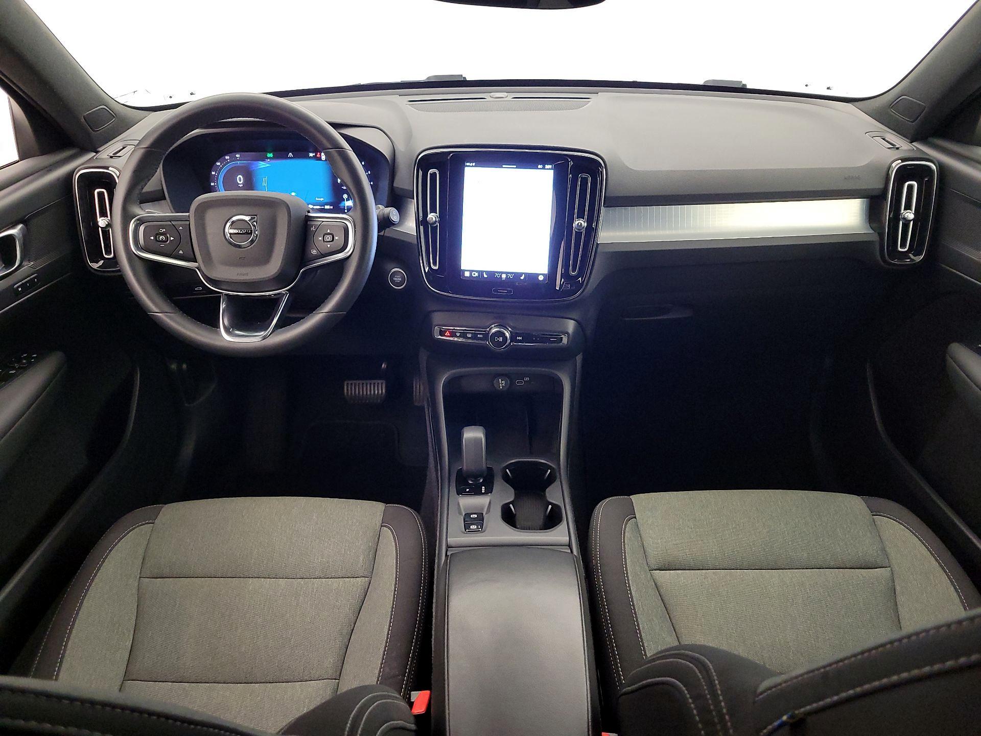 Thumbnail: 2024 Volvo XC40 - 9